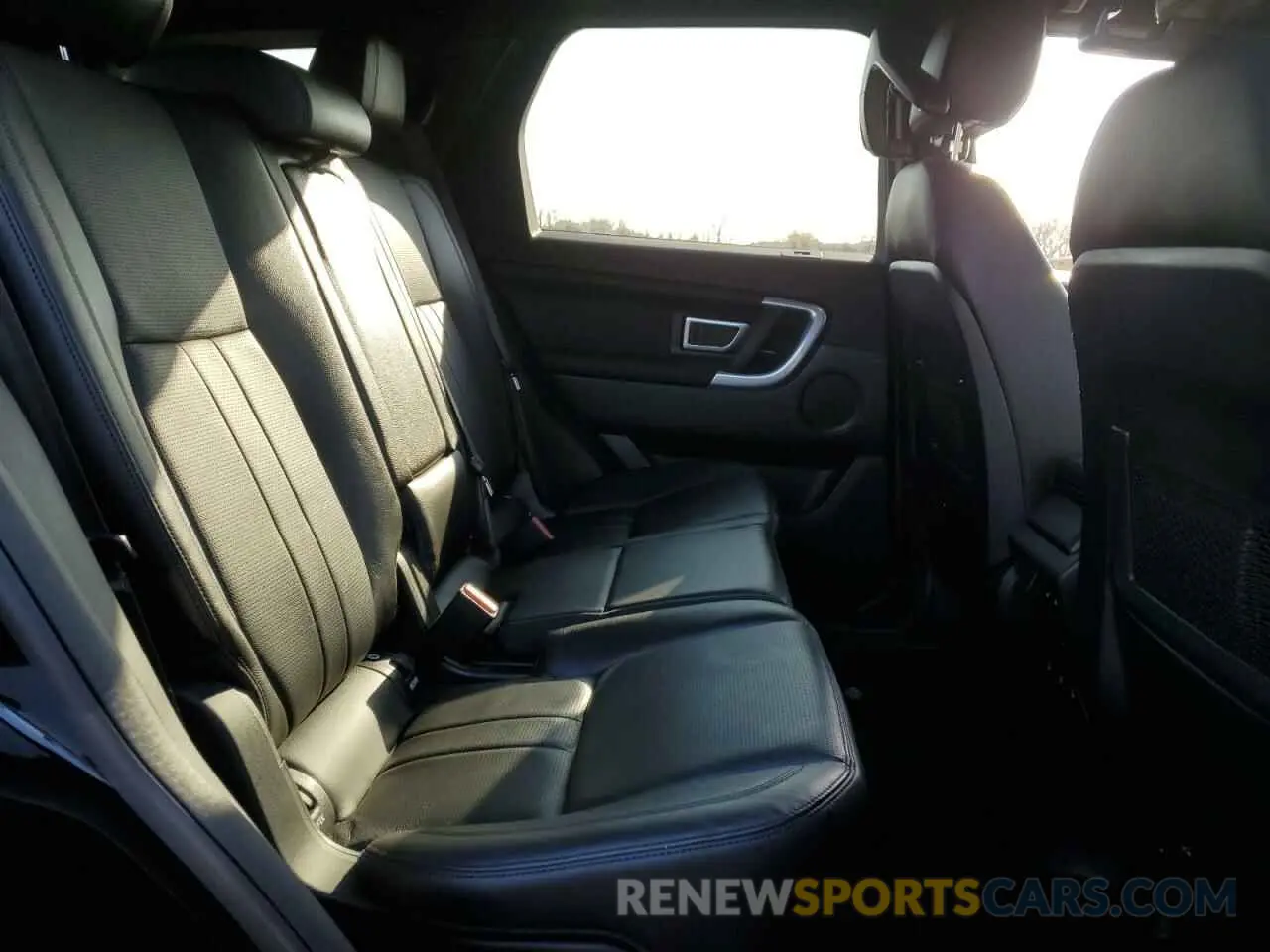 11 Photograph of a damaged car SALCR2FX6KH823564 LAND ROVER DISCOVERY 2019