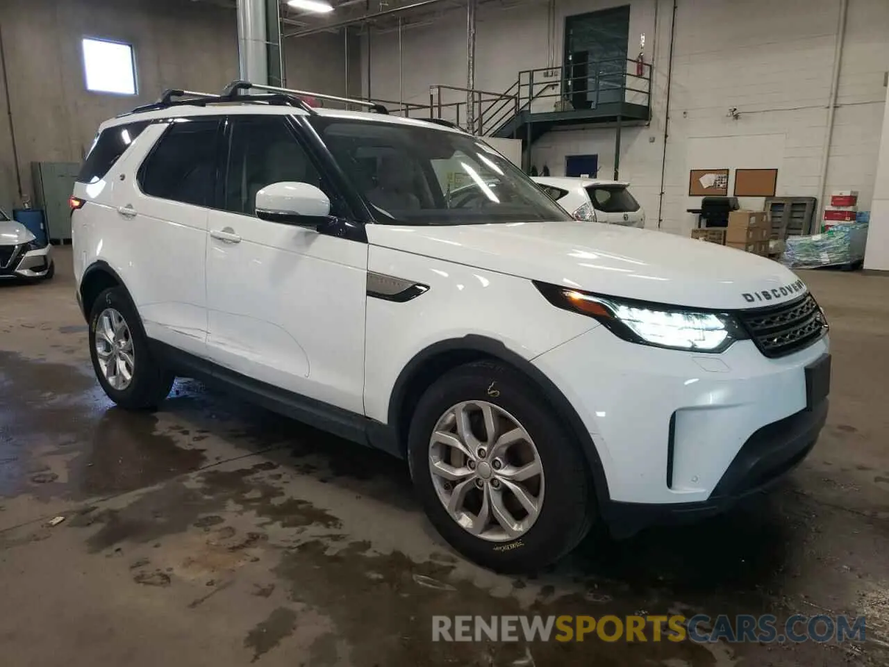 4 Photograph of a damaged car SALRG2RV4KA094368 LAND ROVER DISCOVERY 2019