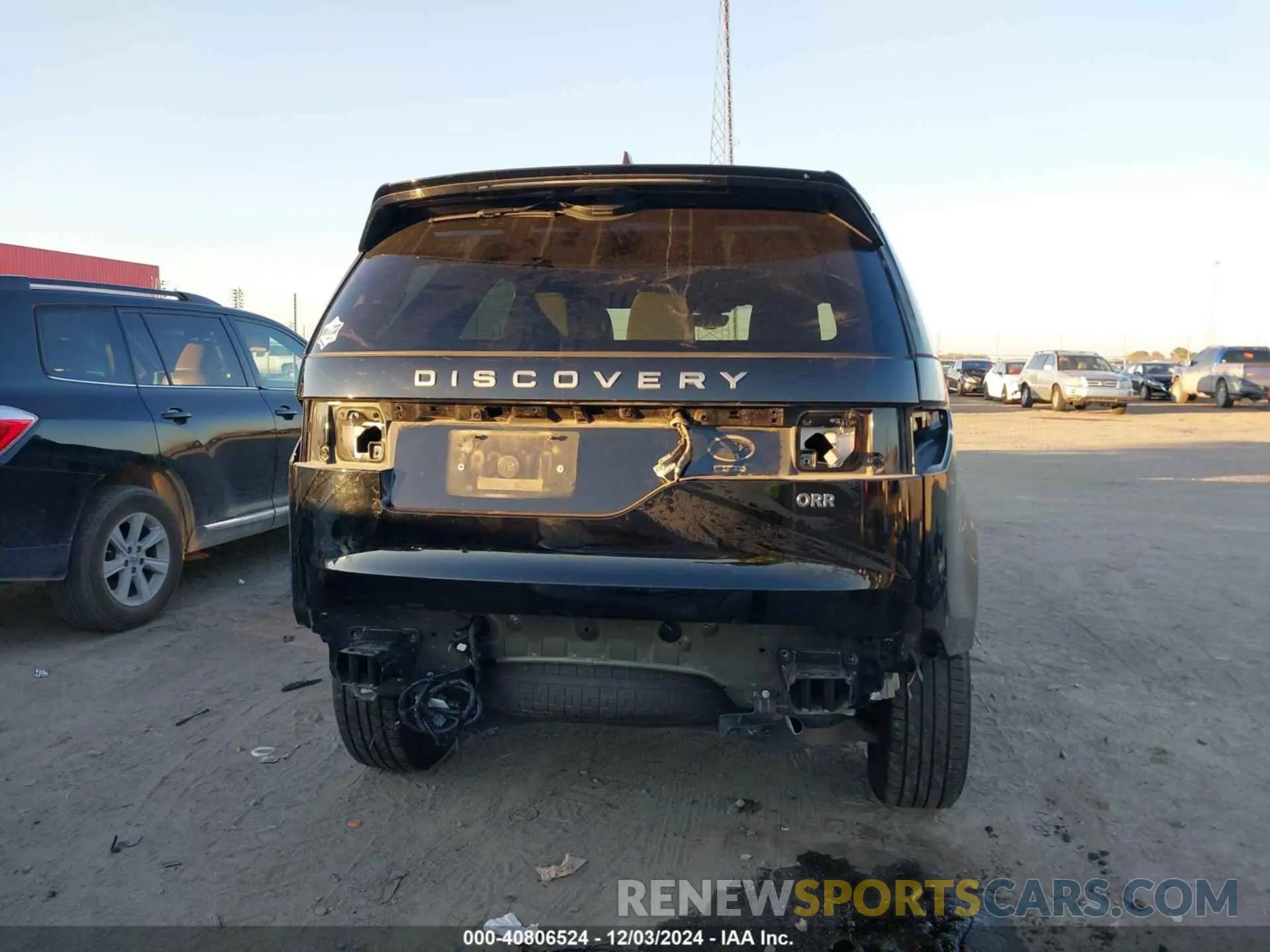 17 Photograph of a damaged car SALRG2RV9KA093846 LAND ROVER DISCOVERY 2019