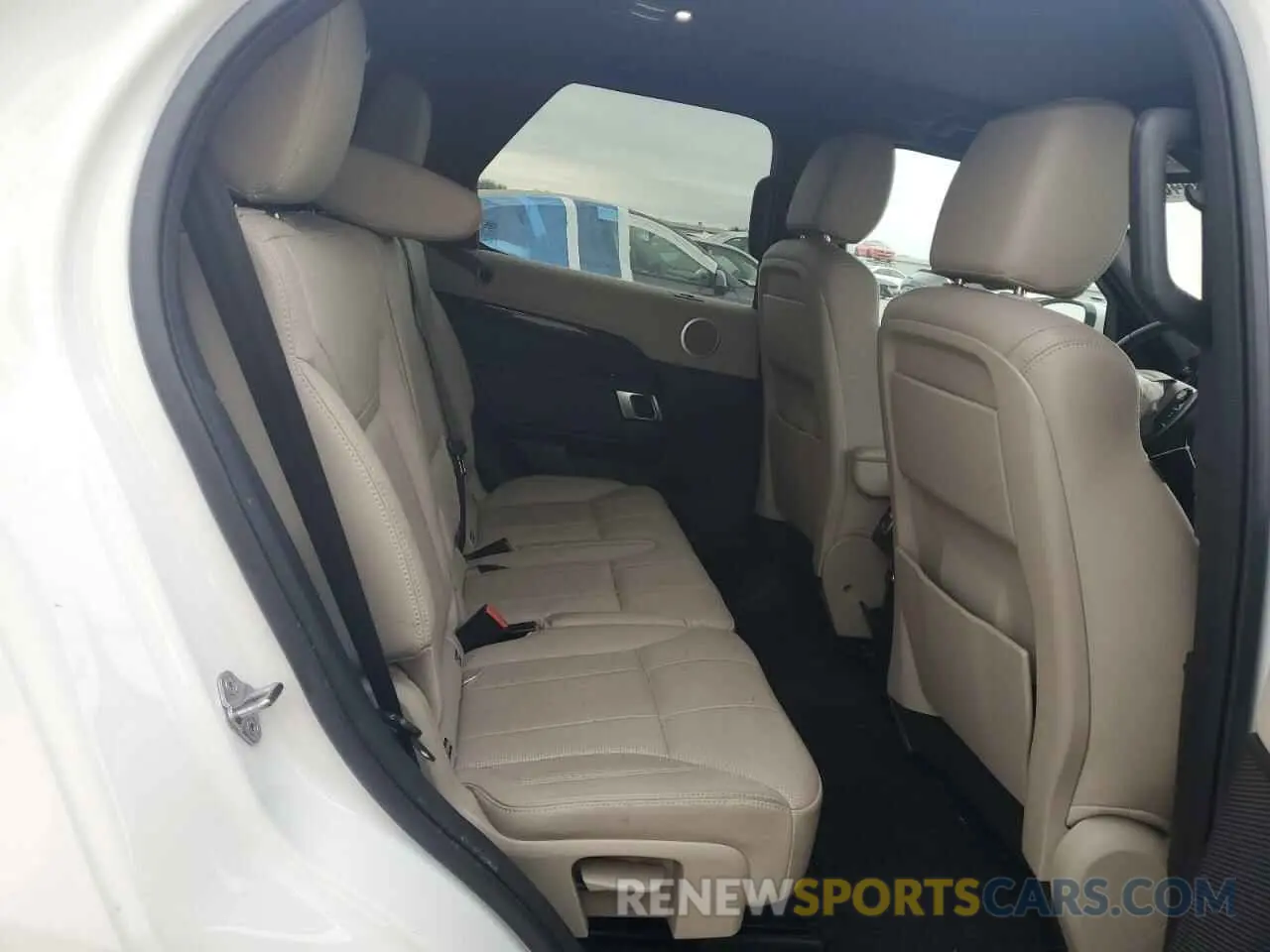11 Photograph of a damaged car SALRG2RVXKA095038 LAND ROVER DISCOVERY 2019