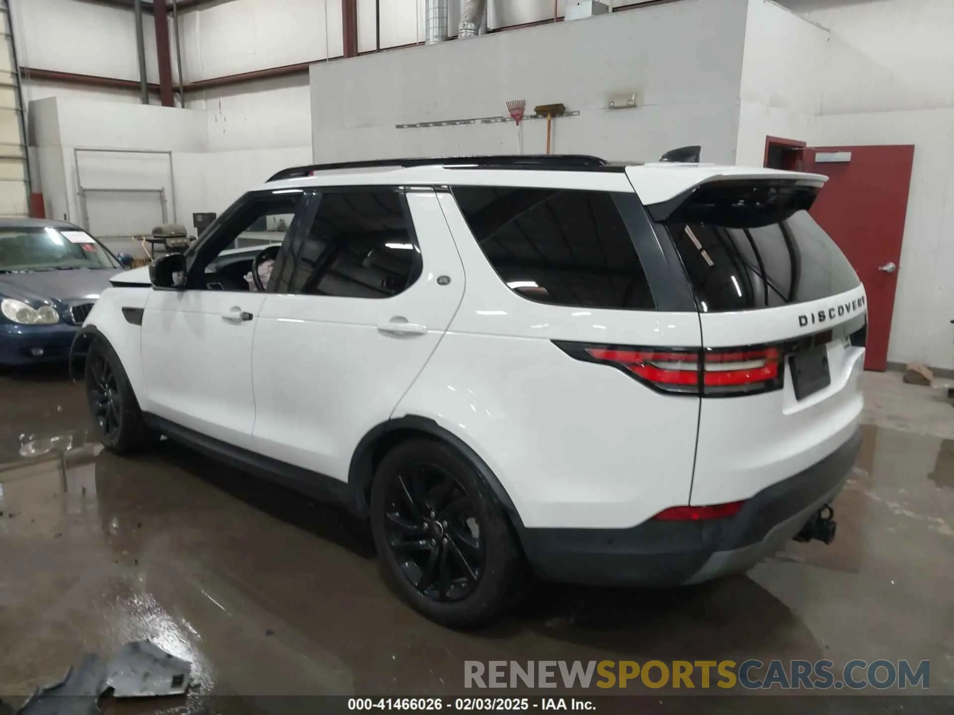 3 Photograph of a damaged car SALRR2RKXK2410737 LAND ROVER DISCOVERY 2019