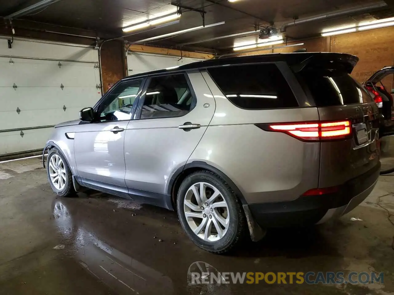 2 Photograph of a damaged car SALRR2RV1KA081085 LAND ROVER DISCOVERY 2019