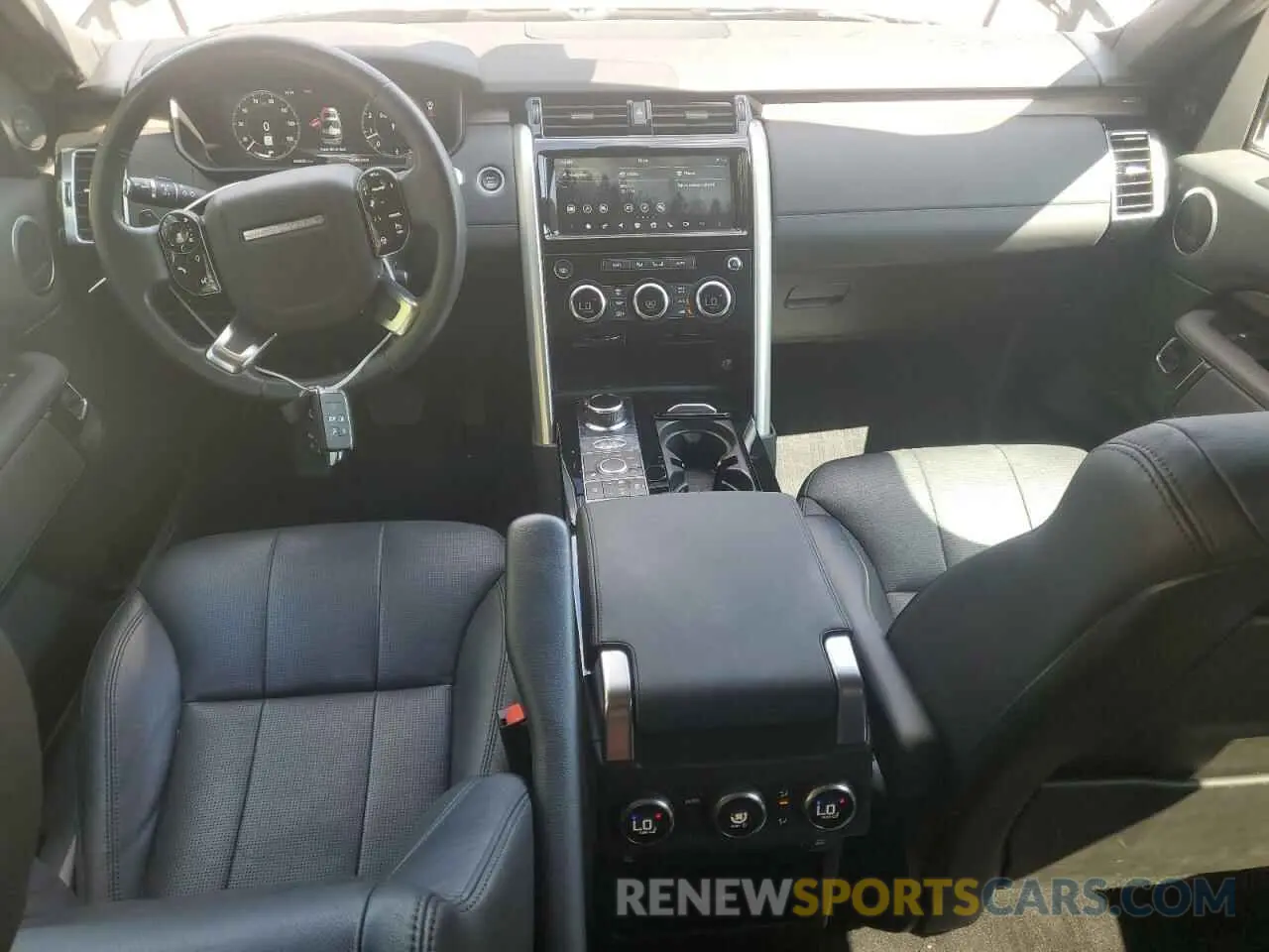 8 Photograph of a damaged car SALRR2RV9K2401733 LAND ROVER DISCOVERY 2019