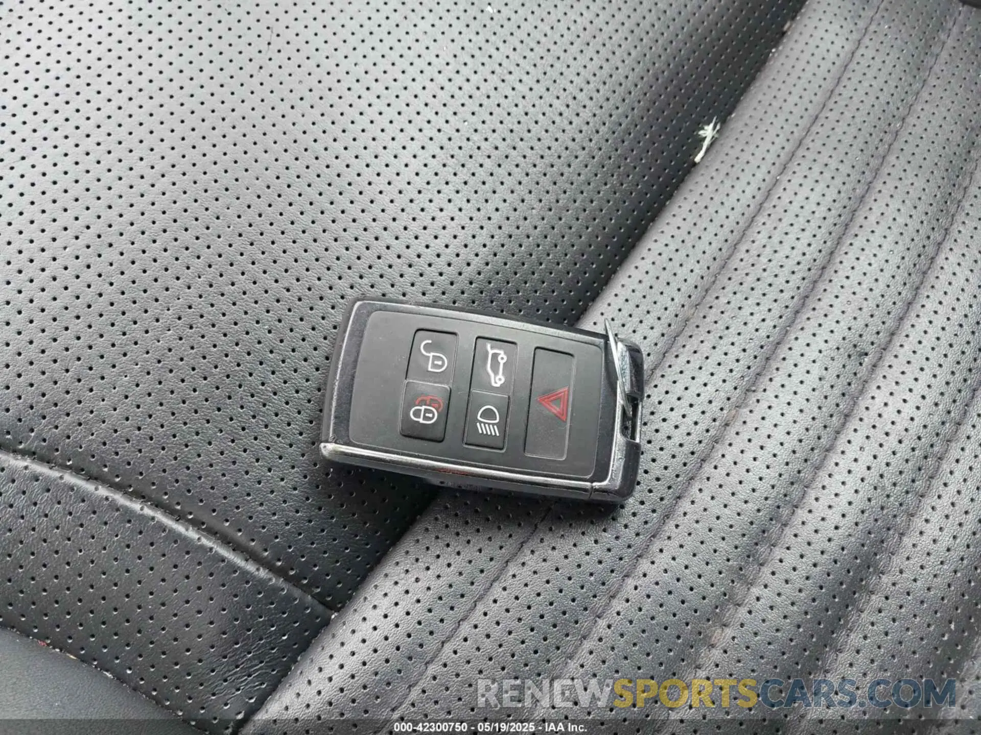11 Photograph of a damaged car SALRT2RK6K2405598 LAND ROVER DISCOVERY 2019