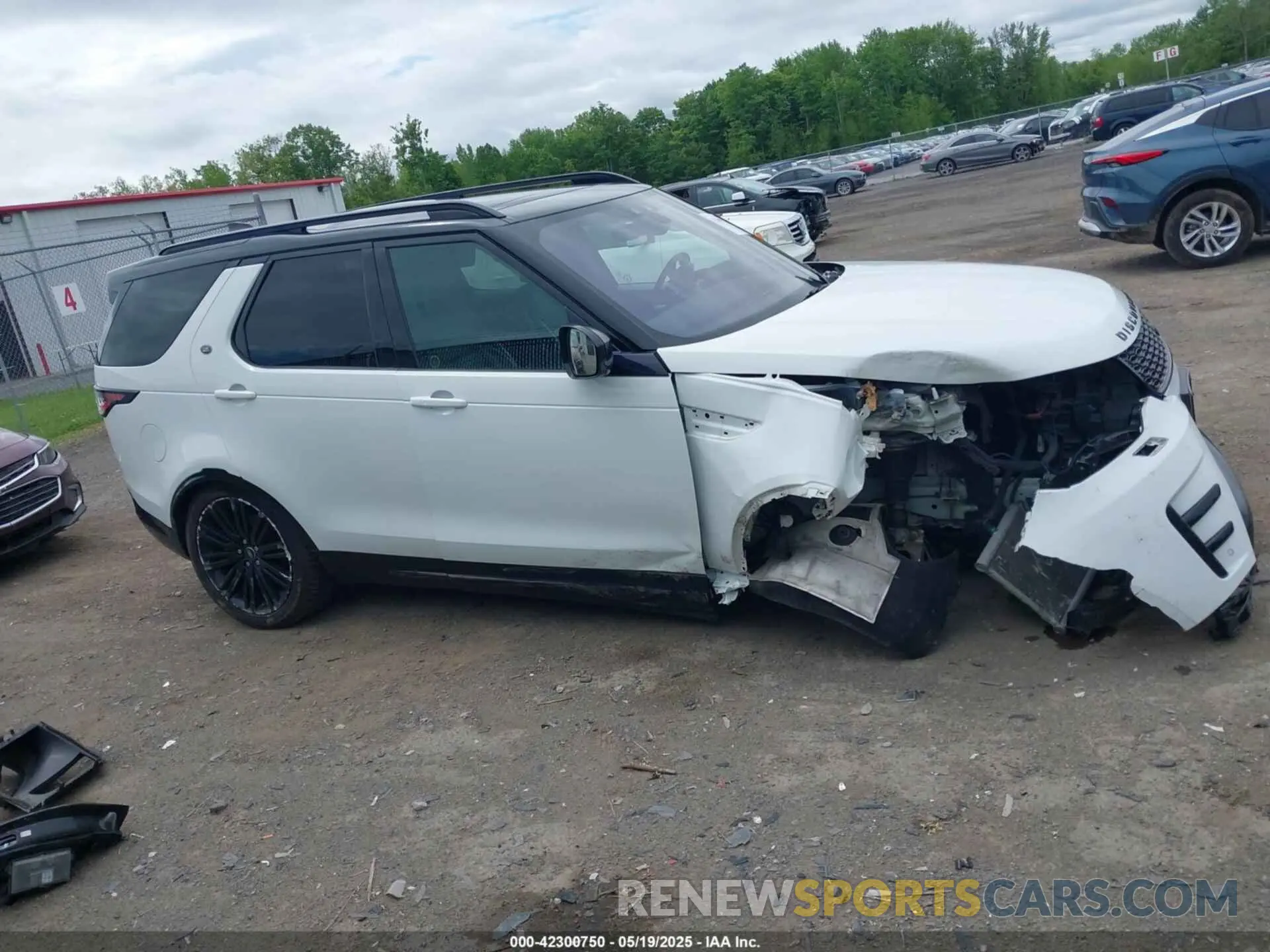 13 Photograph of a damaged car SALRT2RK6K2405598 LAND ROVER DISCOVERY 2019