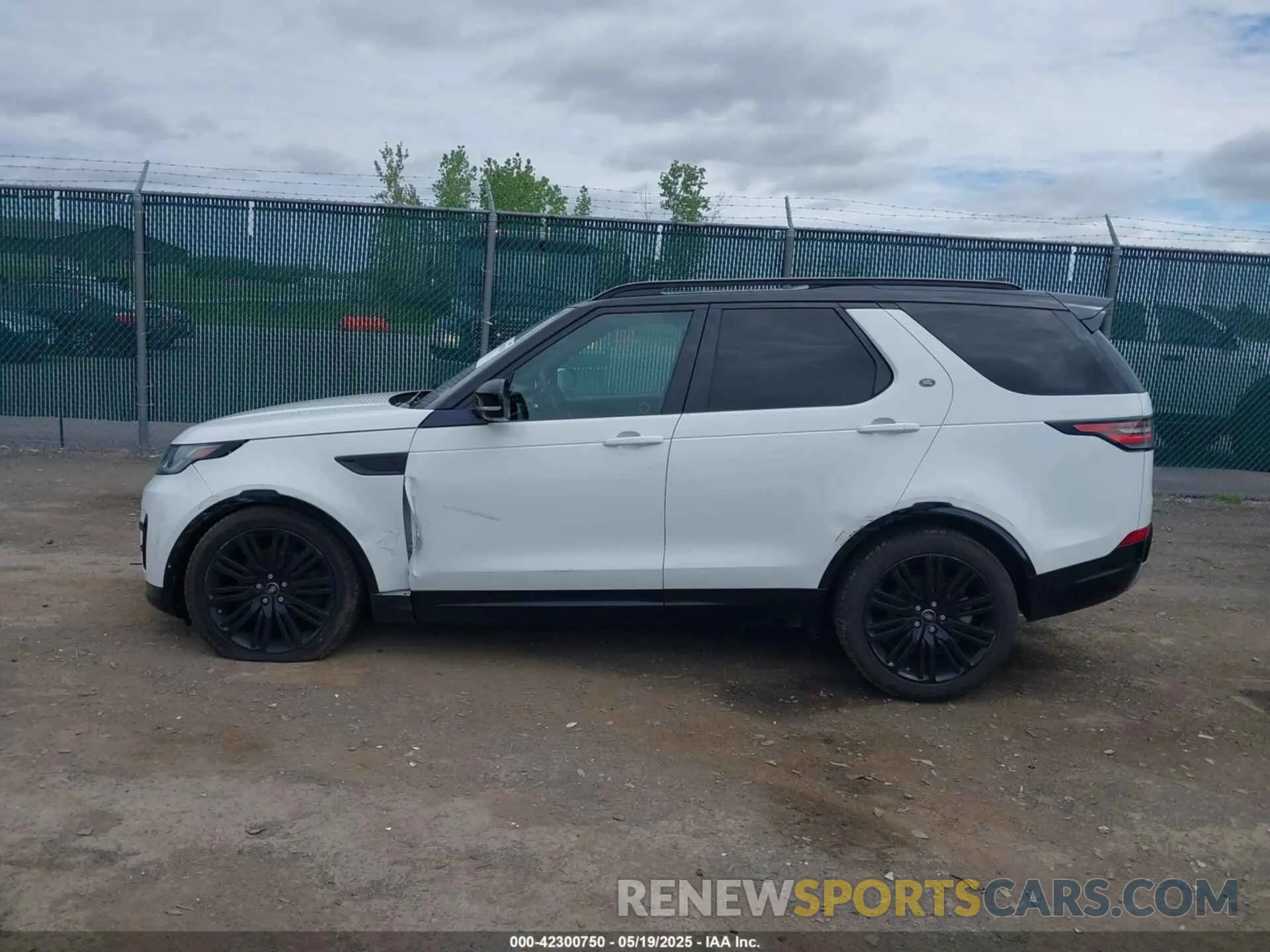 14 Photograph of a damaged car SALRT2RK6K2405598 LAND ROVER DISCOVERY 2019