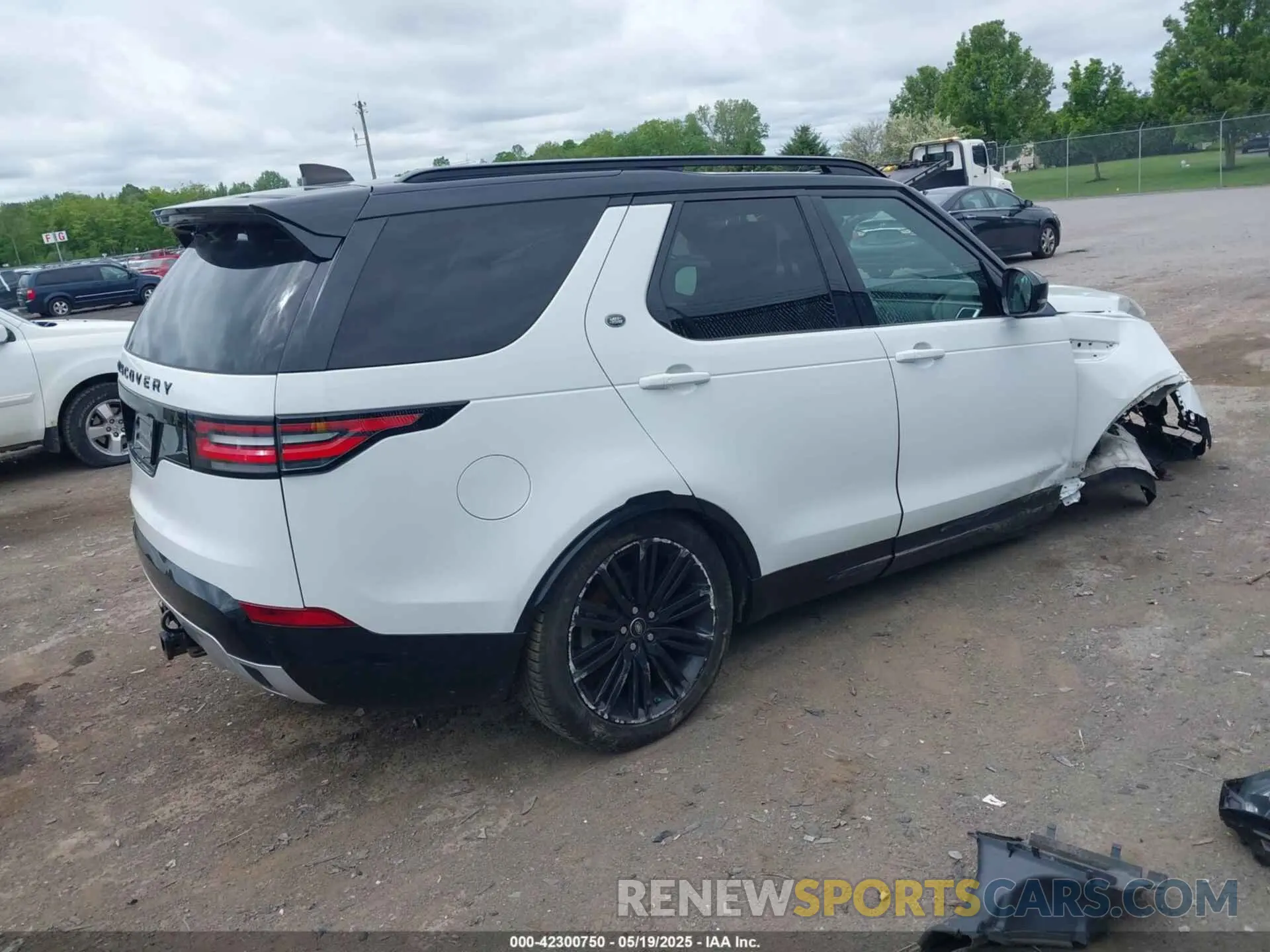 4 Photograph of a damaged car SALRT2RK6K2405598 LAND ROVER DISCOVERY 2019
