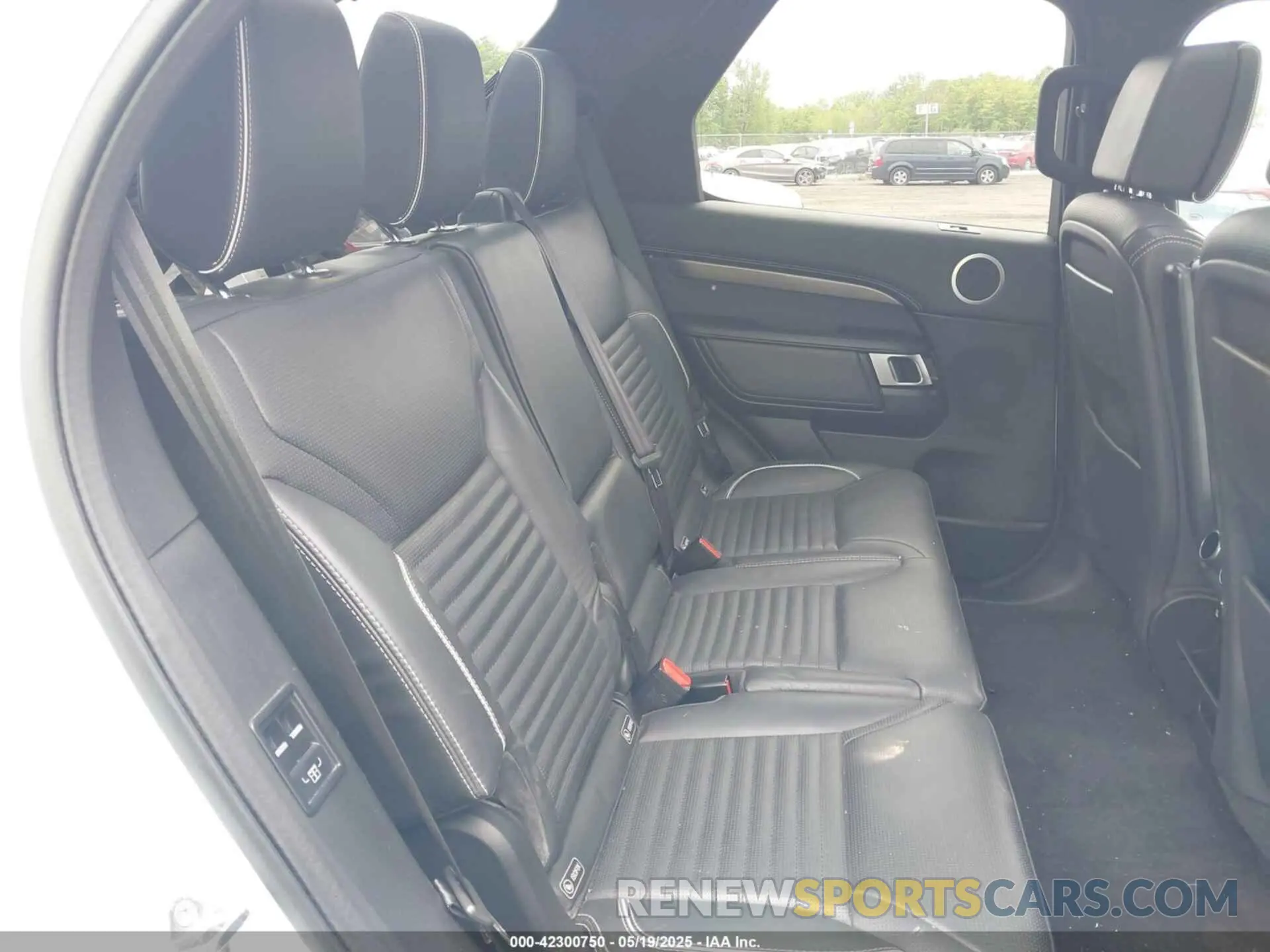 8 Photograph of a damaged car SALRT2RK6K2405598 LAND ROVER DISCOVERY 2019