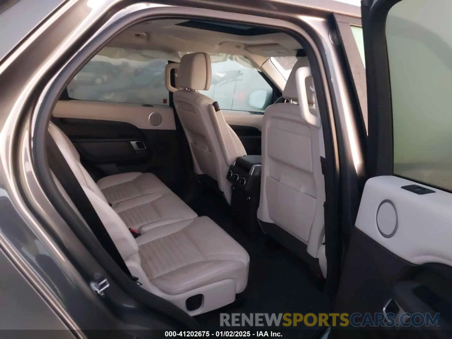 8 Photograph of a damaged car SALRT2RV2K2407830 LAND ROVER DISCOVERY 2019