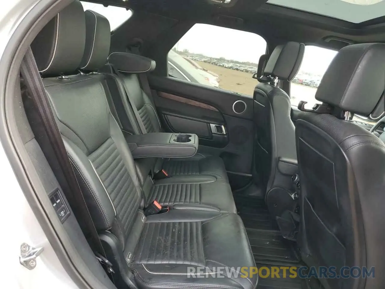 11 Photograph of a damaged car SALRT2RV3K2400921 LAND ROVER DISCOVERY 2019