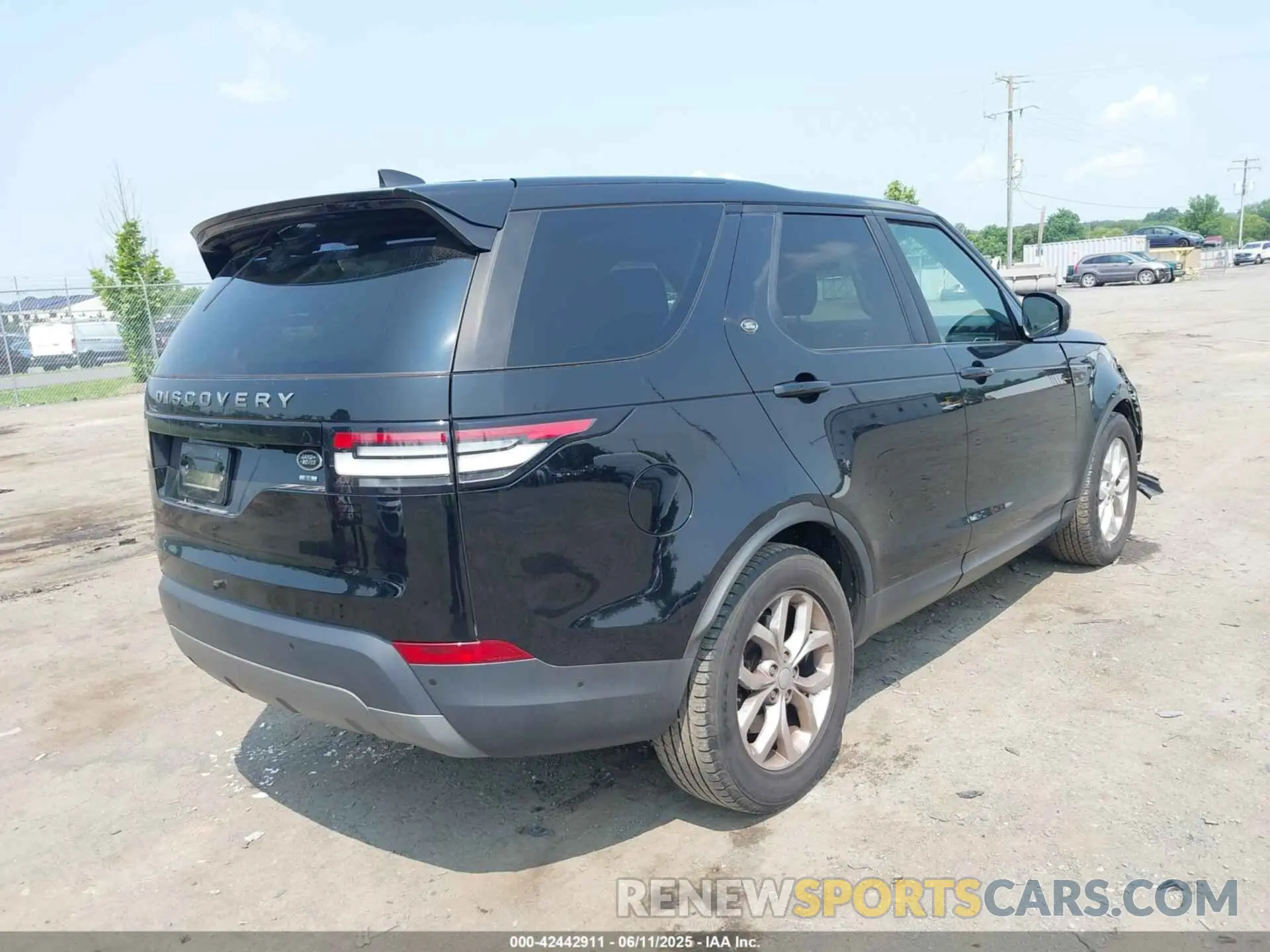 4 Photograph of a damaged car SALRG2RV4L2429365 LAND ROVER DISCOVERY 2020