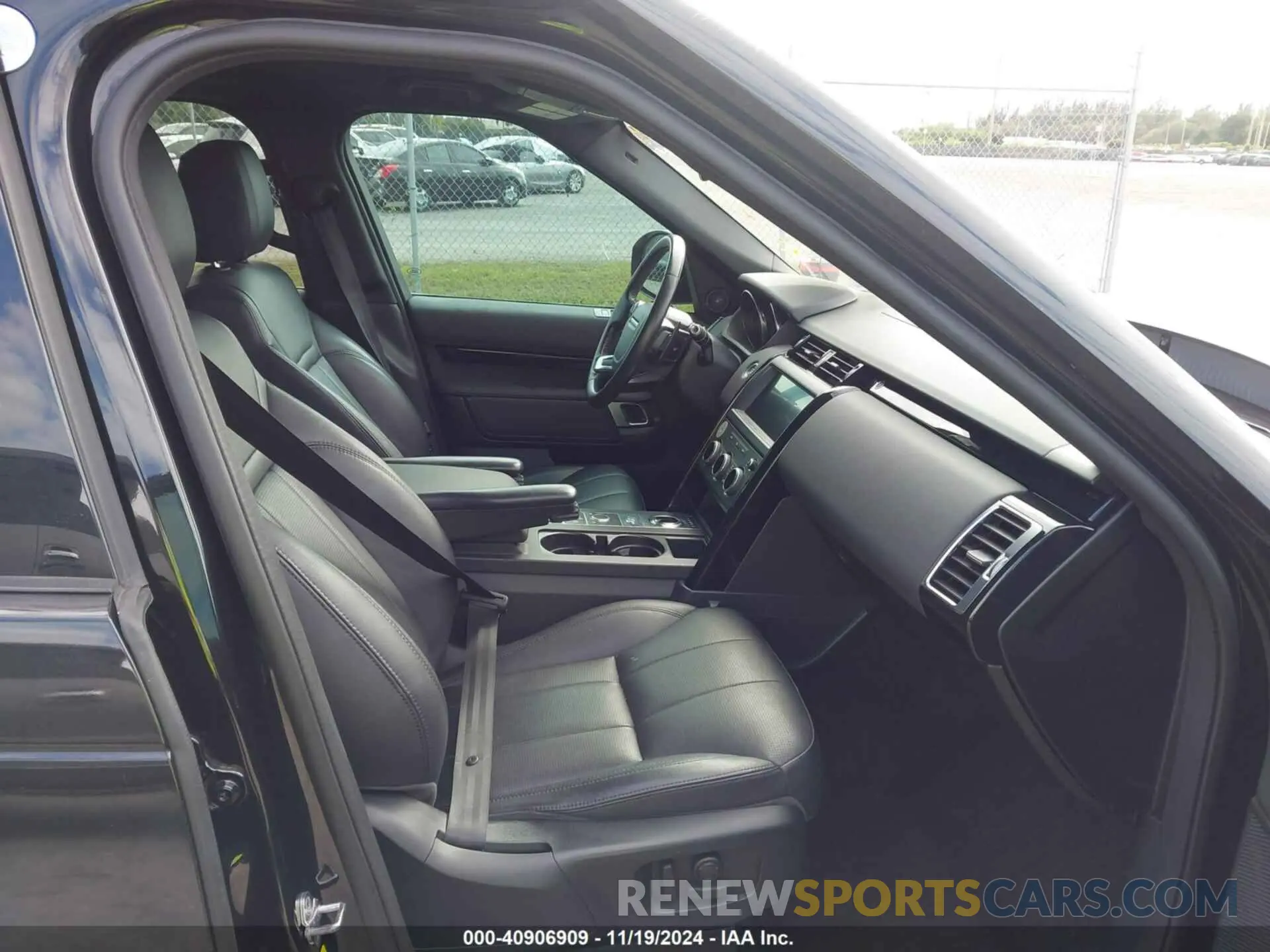 5 Photograph of a damaged car SALRG2RV7L2430039 LAND ROVER DISCOVERY 2020