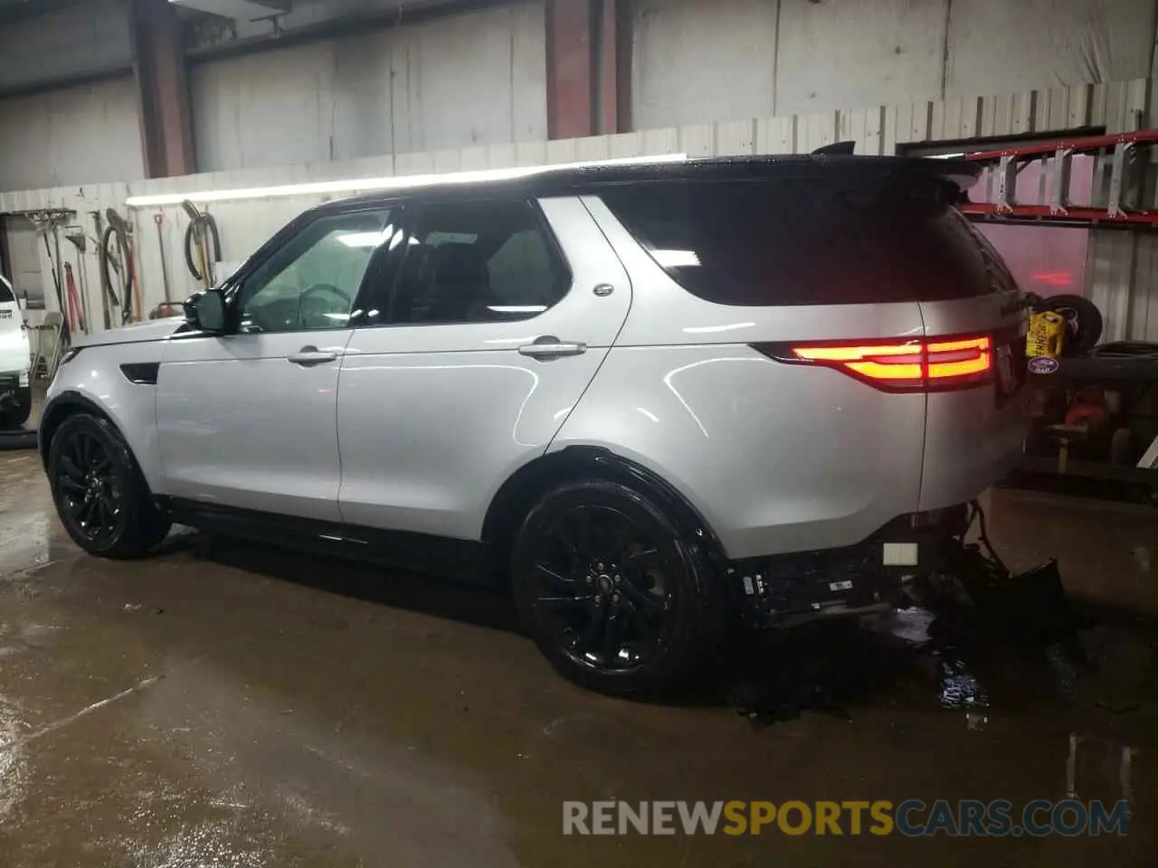 2 Photograph of a damaged car SALRU2RV9L2436403 LAND ROVER DISCOVERY 2020