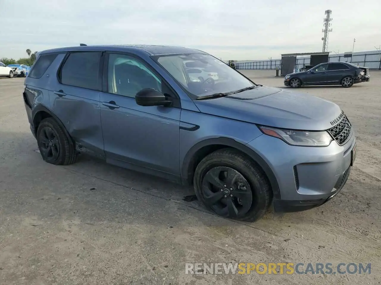 4 Photograph of a damaged car SALCJ2FX8MH888992 LAND ROVER DISCOVERY 2021