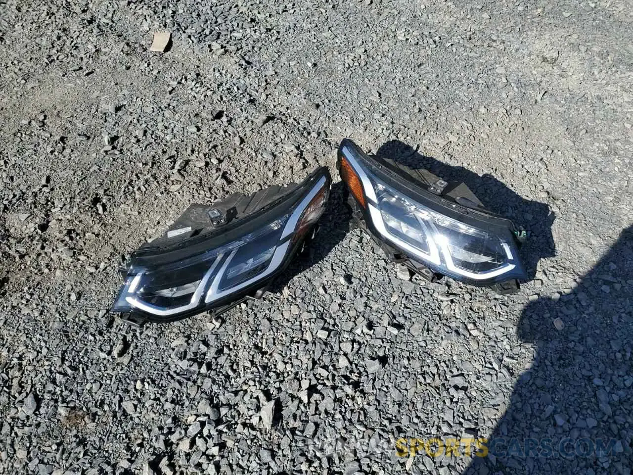 13 Photograph of a damaged car SALCJ2FX9NH910869 LAND ROVER DISCOVERY 2022