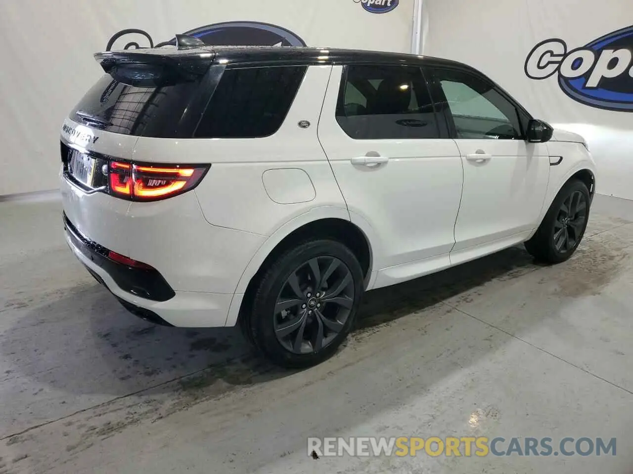 3 Photograph of a damaged car SALCL2FX3NH913681 LAND ROVER DISCOVERY 2022