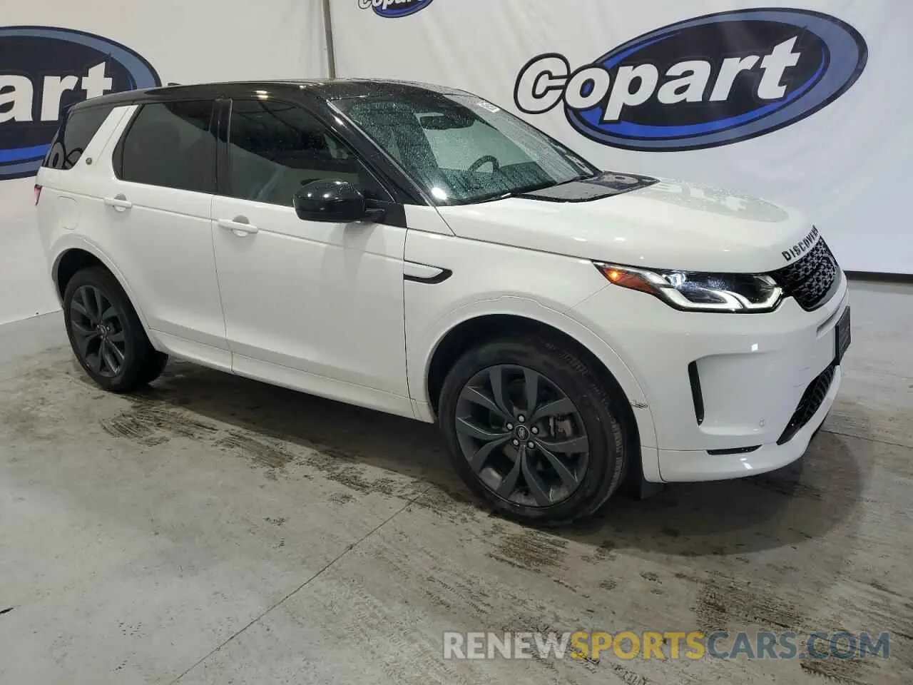 4 Photograph of a damaged car SALCL2FX3NH913681 LAND ROVER DISCOVERY 2022