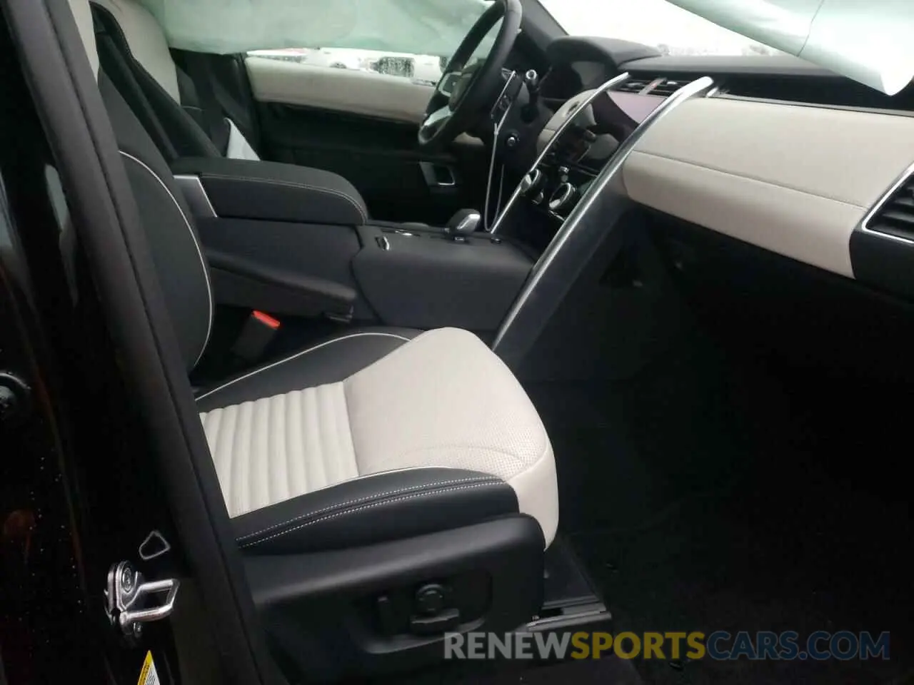 5 Photograph of a damaged car SALRM4EU1N2458018 LAND ROVER DISCOVERY 2022