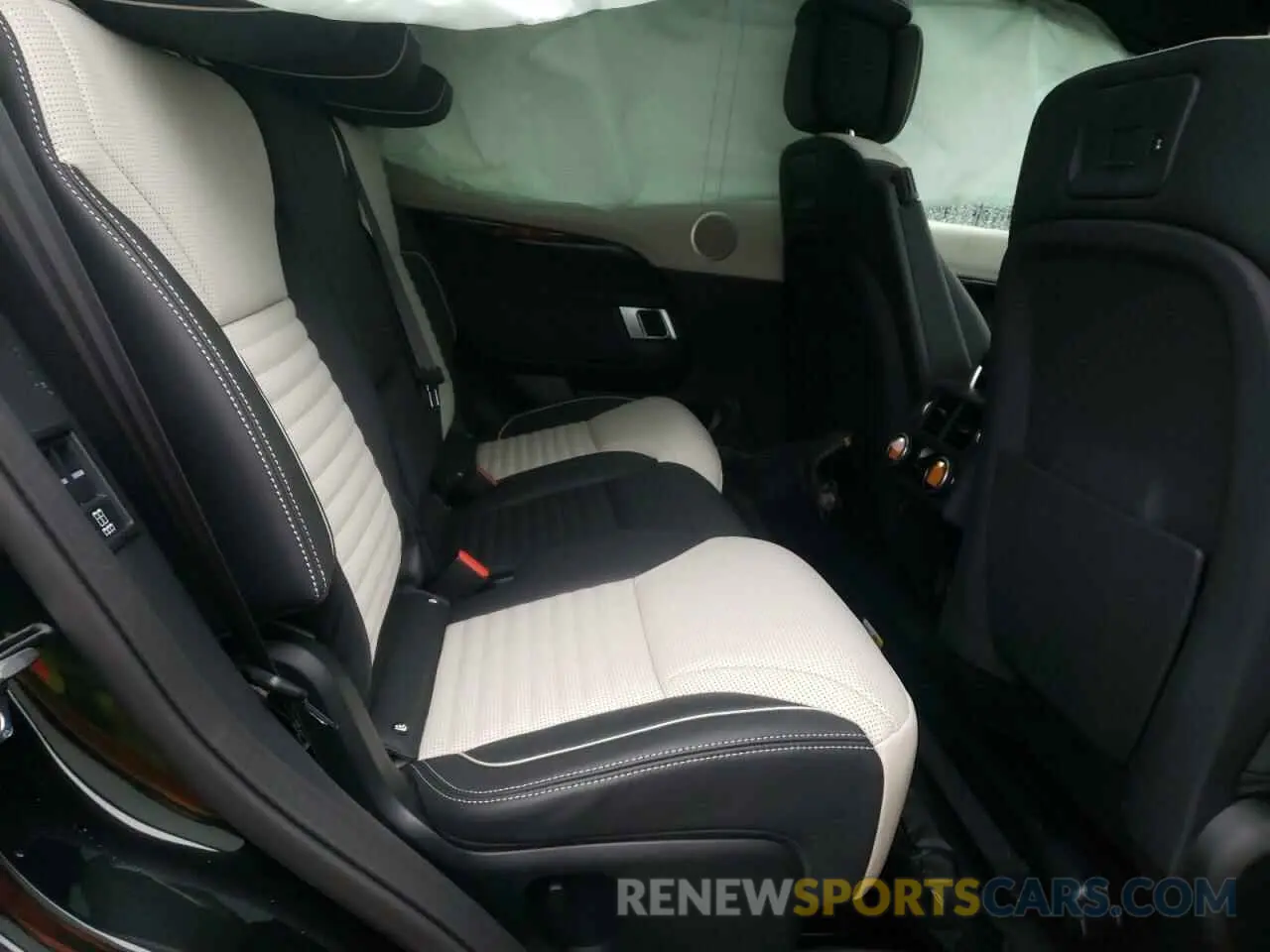 6 Photograph of a damaged car SALRM4EU1N2458018 LAND ROVER DISCOVERY 2022