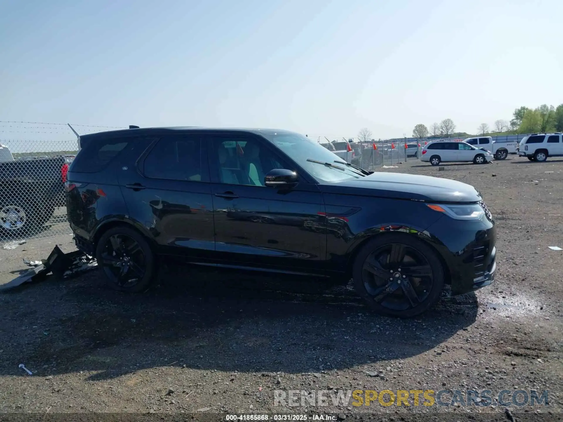 13 Photograph of a damaged car SALRT4EU4P2482030 LAND ROVER DISCOVERY 2023