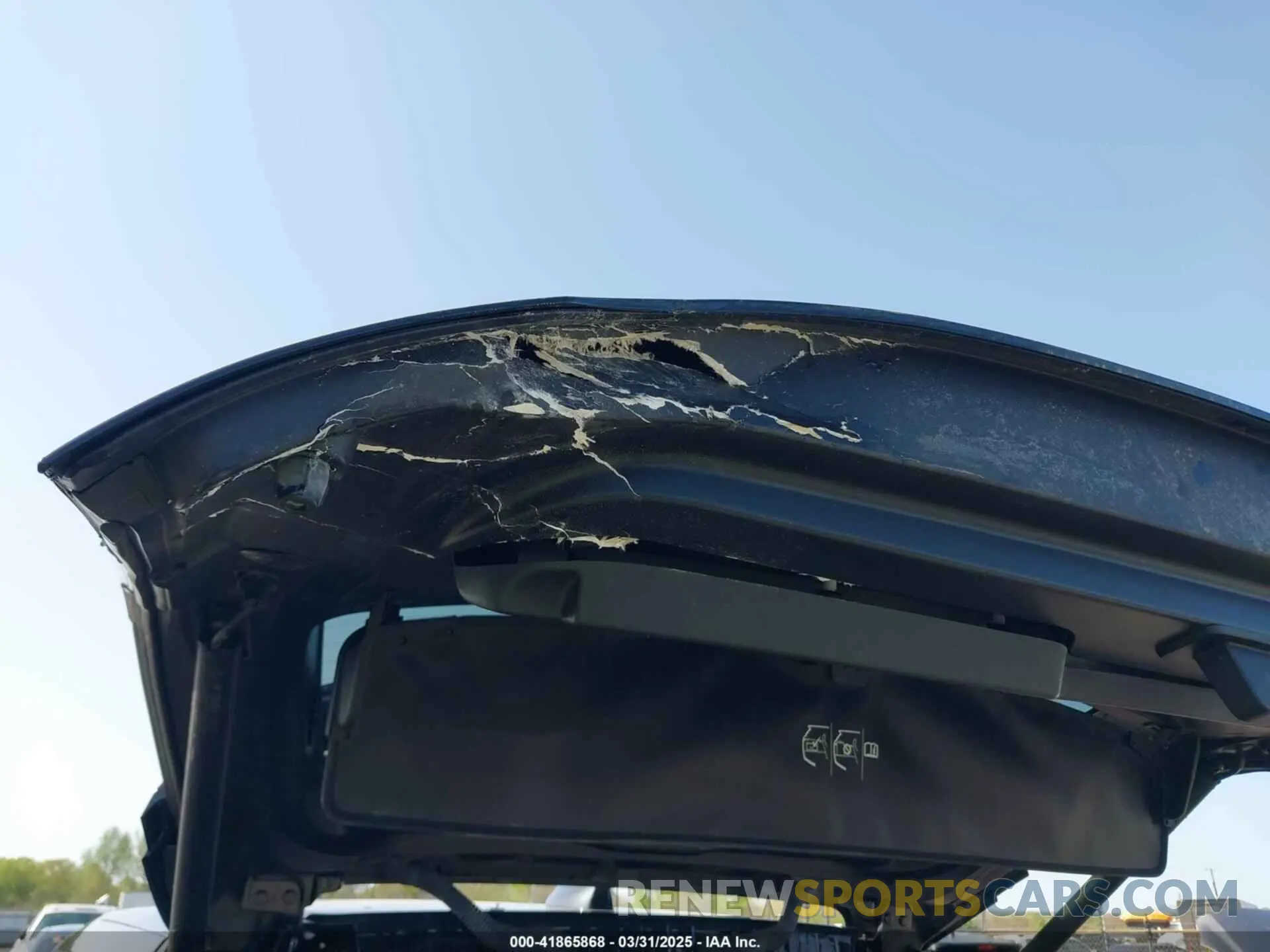 18 Photograph of a damaged car SALRT4EU4P2482030 LAND ROVER DISCOVERY 2023