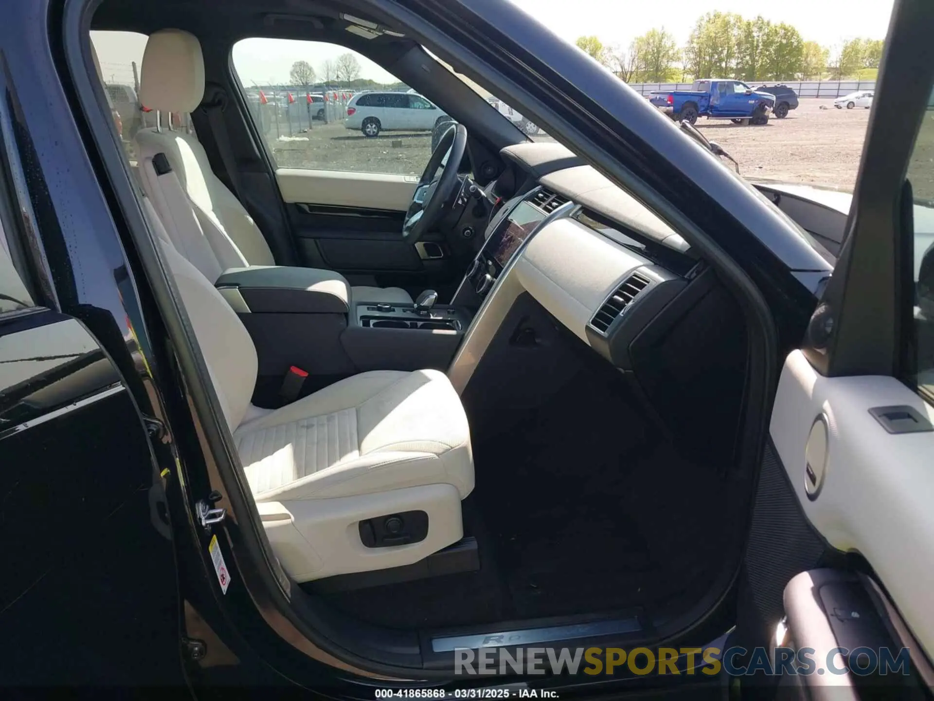 5 Photograph of a damaged car SALRT4EU4P2482030 LAND ROVER DISCOVERY 2023