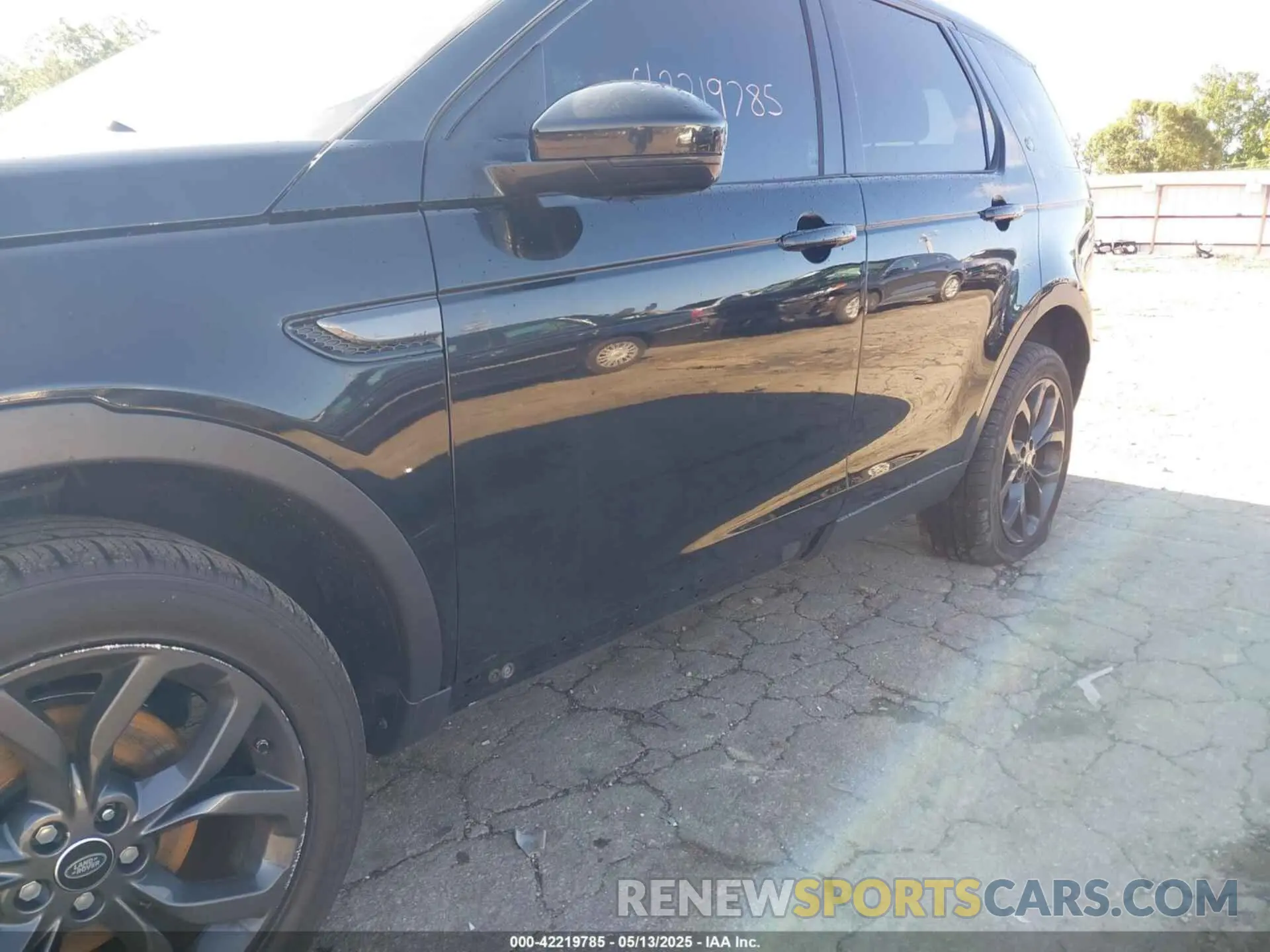 17 Photograph of a damaged car SALCR2FX4KH821814 LAND ROVER DISCOVERY SPORT 2019