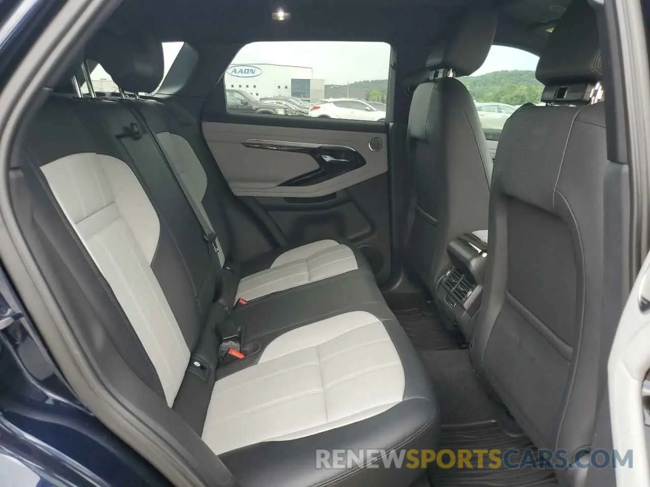 11 Photograph of a damaged car SALZT2FX2NH173471 LAND ROVER EVOQUE 2022