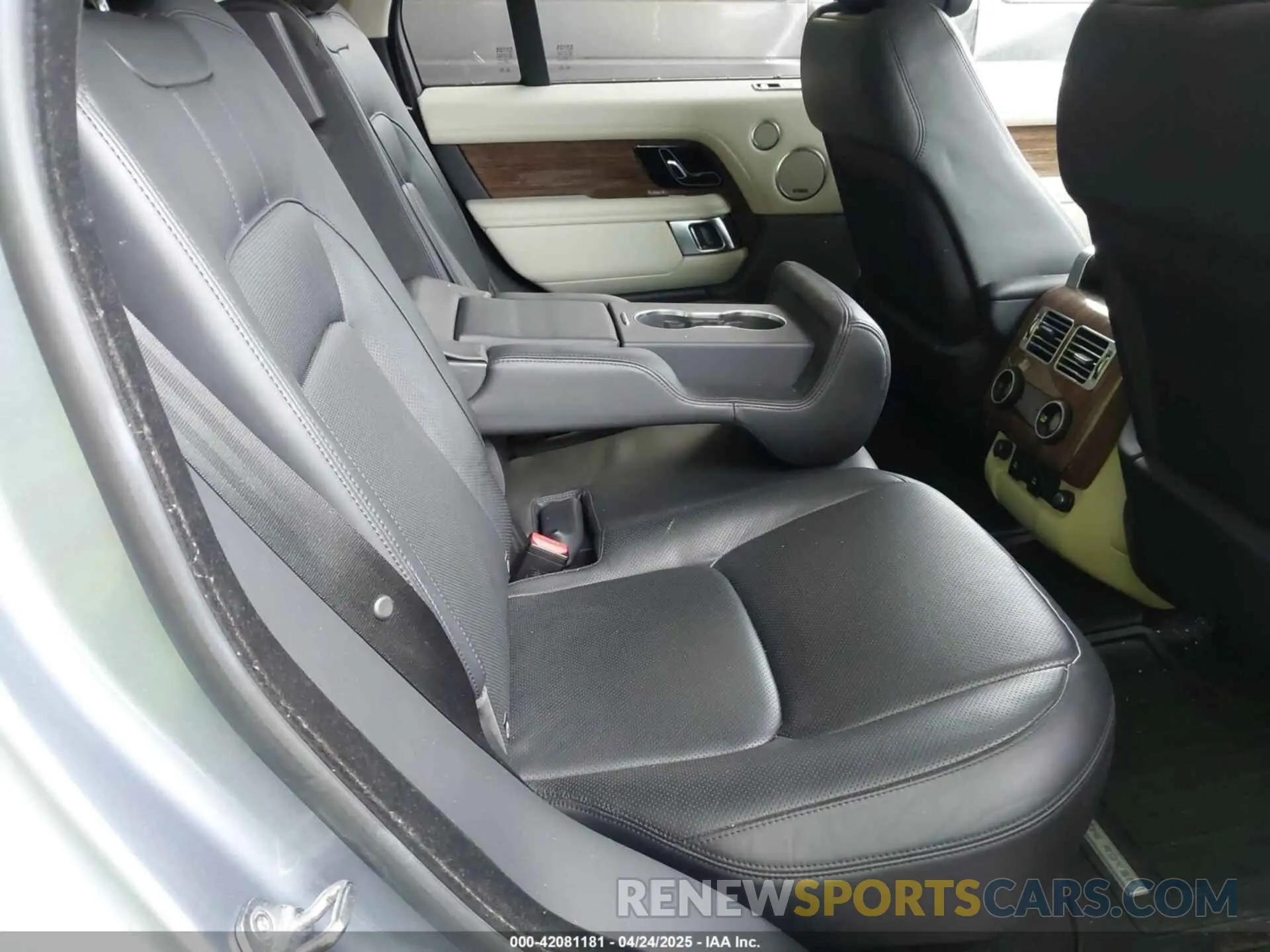 8 Photograph of a damaged car SALGS2RE5KA516721 LAND ROVER RANGE ROVER 2019