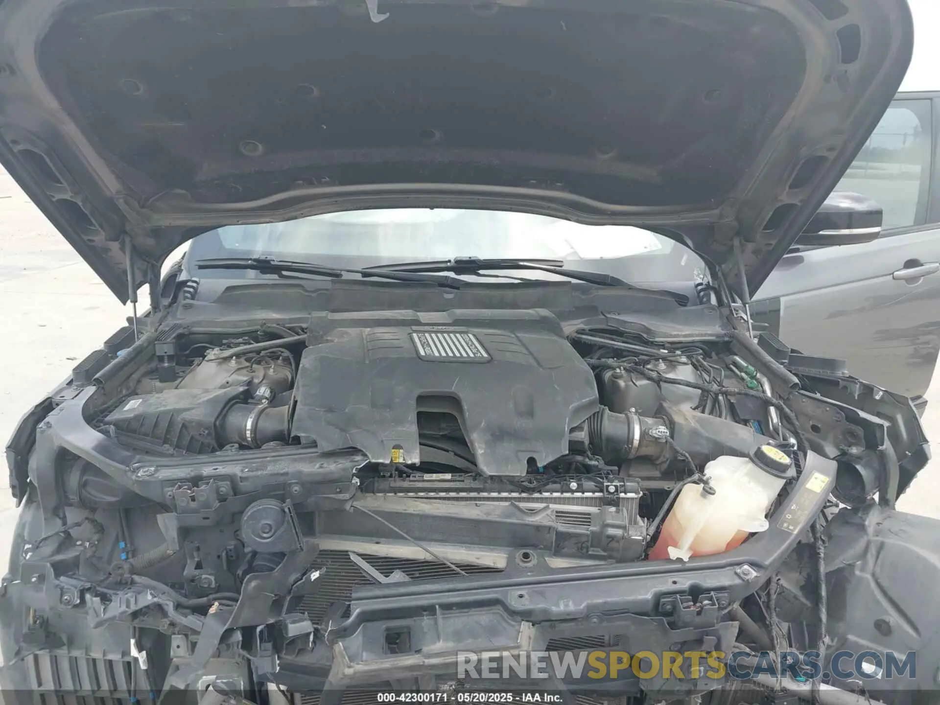 10 Photograph of a damaged car SALGS2RE7KA551681 LAND ROVER RANGE ROVER 2019