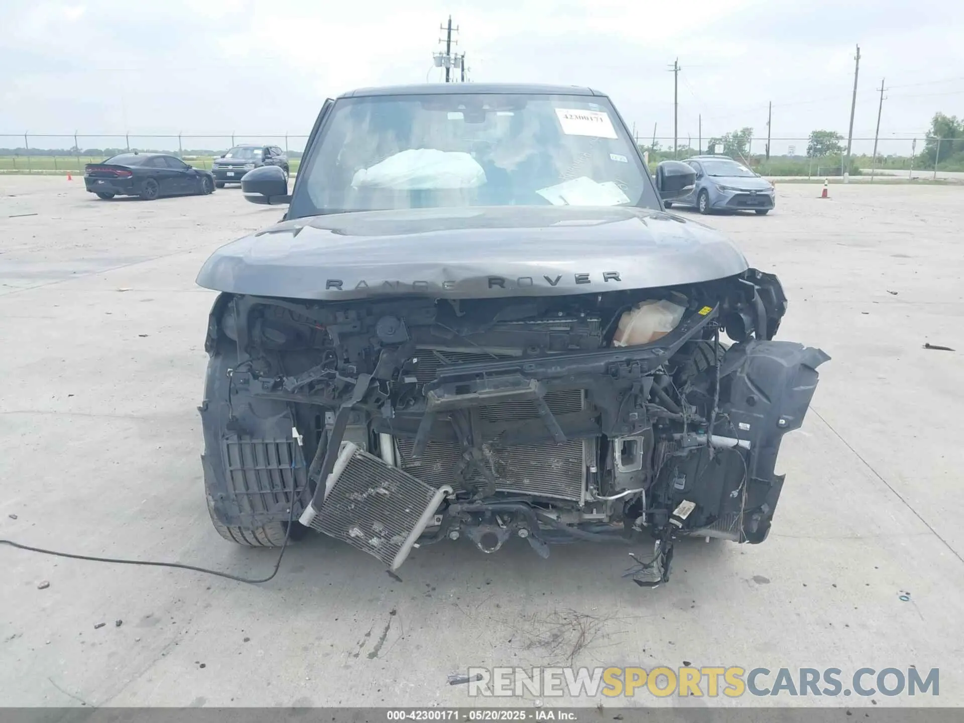 17 Photograph of a damaged car SALGS2RE7KA551681 LAND ROVER RANGE ROVER 2019