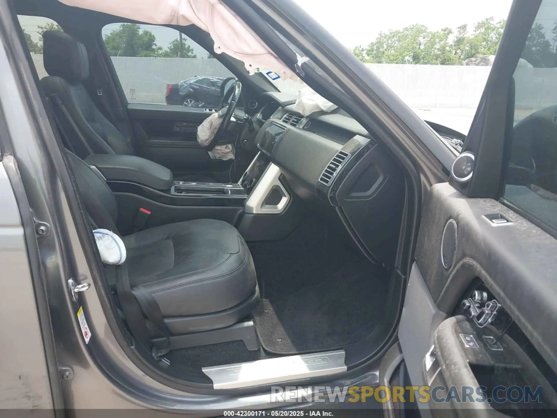 5 Photograph of a damaged car SALGS2RE7KA551681 LAND ROVER RANGE ROVER 2019