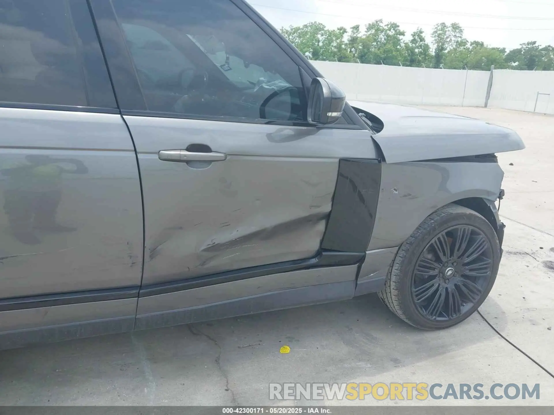 6 Photograph of a damaged car SALGS2RE7KA551681 LAND ROVER RANGE ROVER 2019