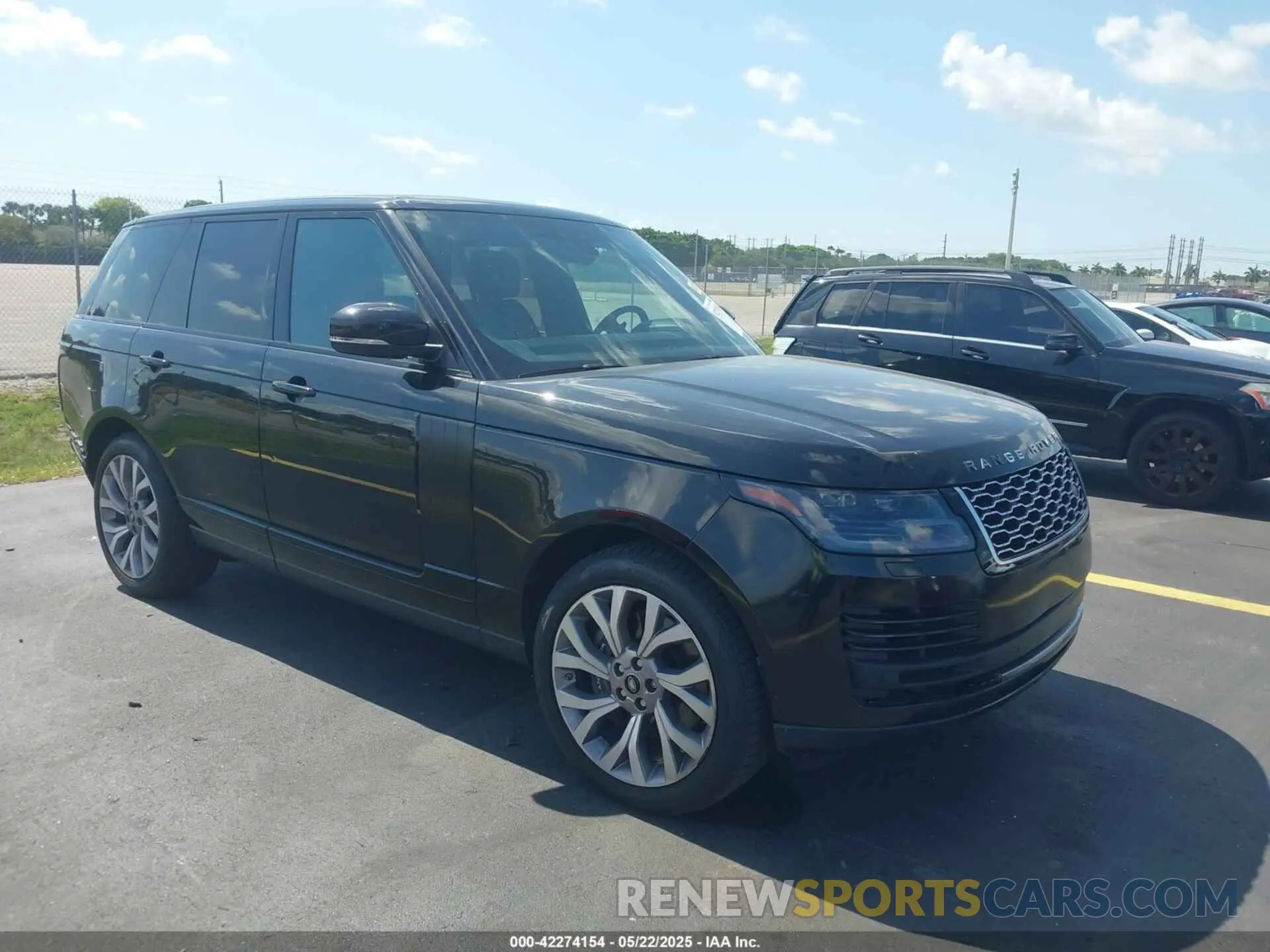 1 Photograph of a damaged car SALGS2SV0KA552908 LAND ROVER RANGE ROVER 2019