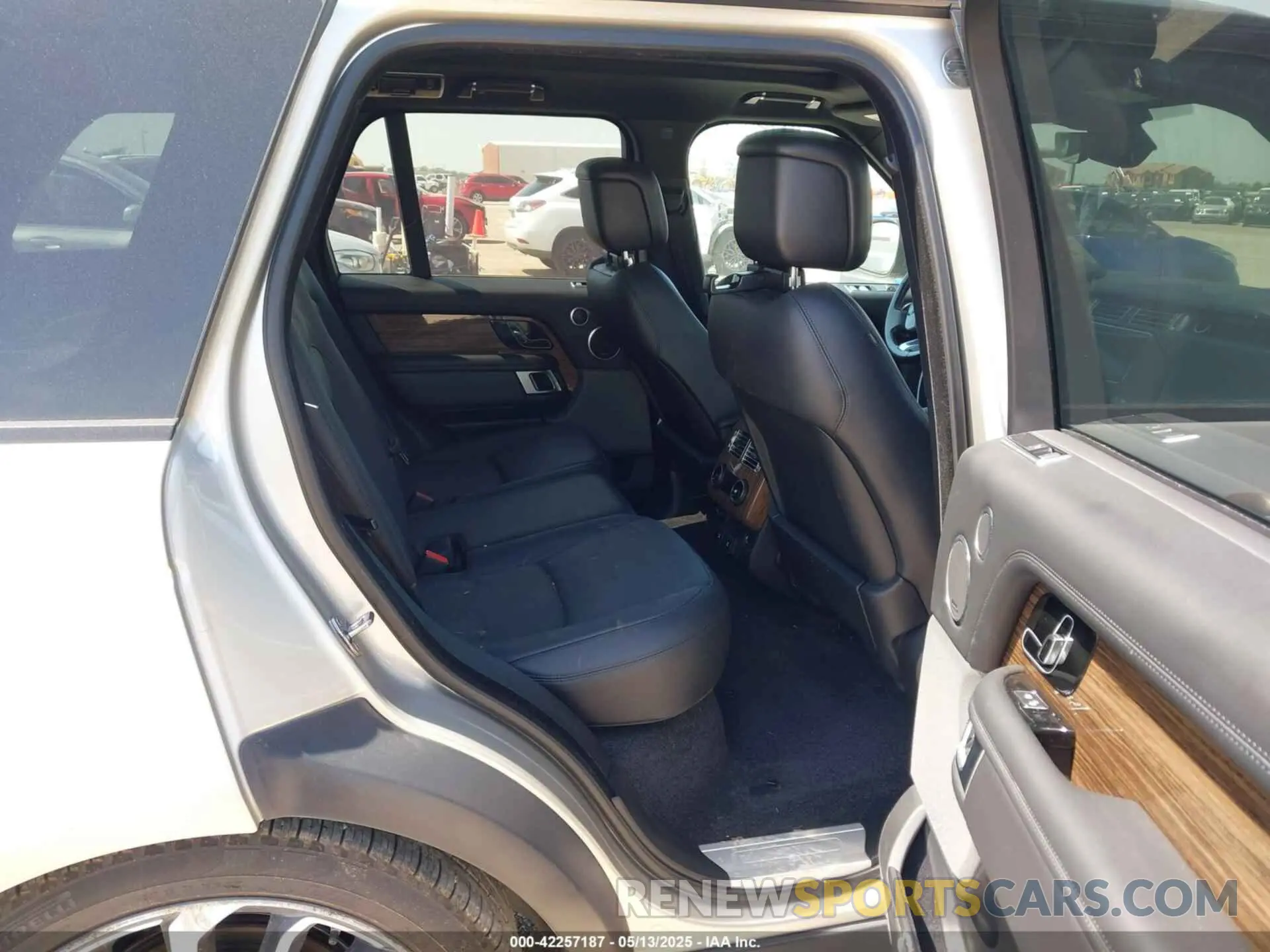 8 Фотография поврежденного автомобиля SALGS2SV2KA550061 LAND ROVER RANGE ROVER 2019