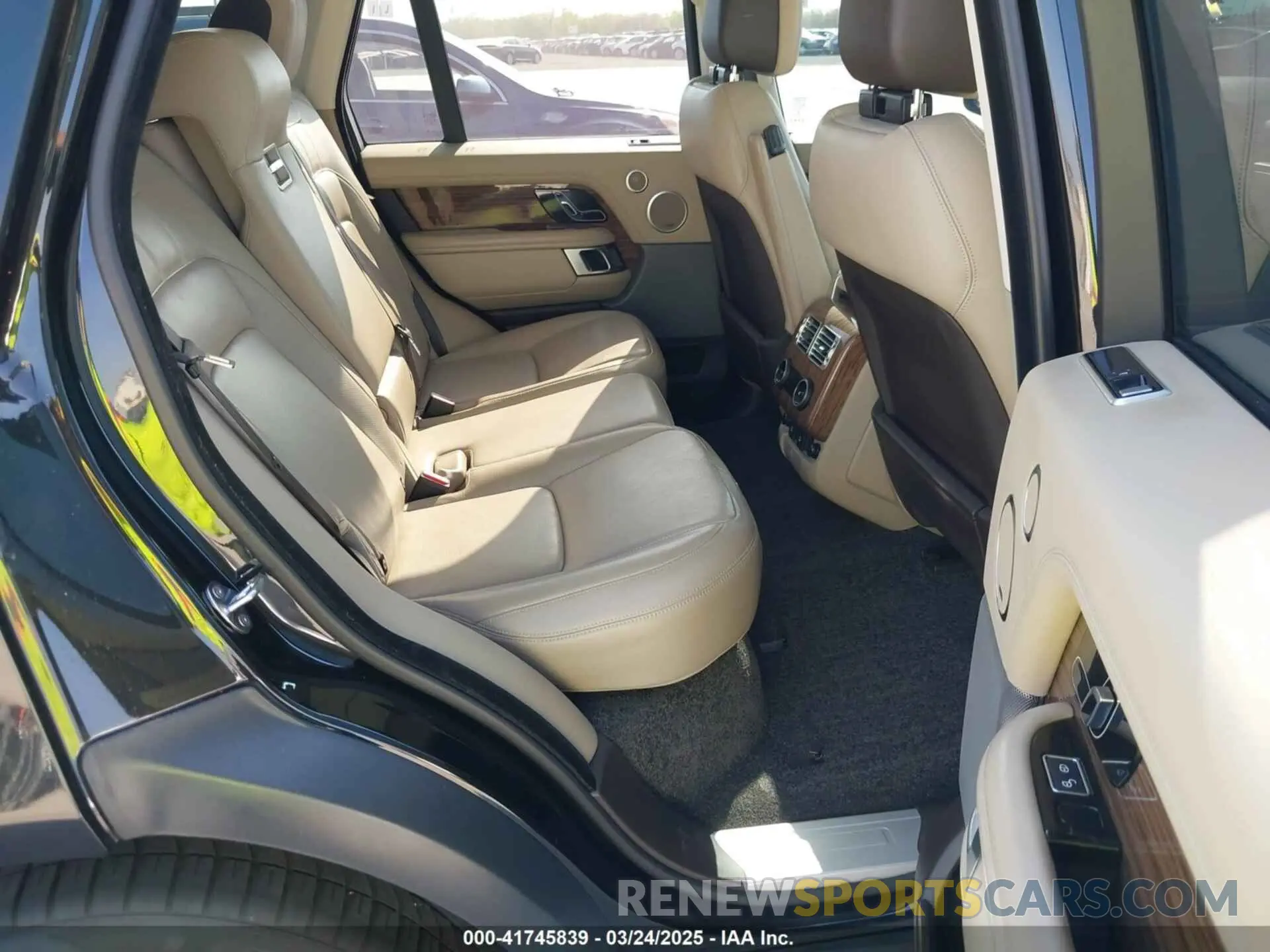 8 Photograph of a damaged car SALGS2SV9KA552826 LAND ROVER RANGE ROVER 2019