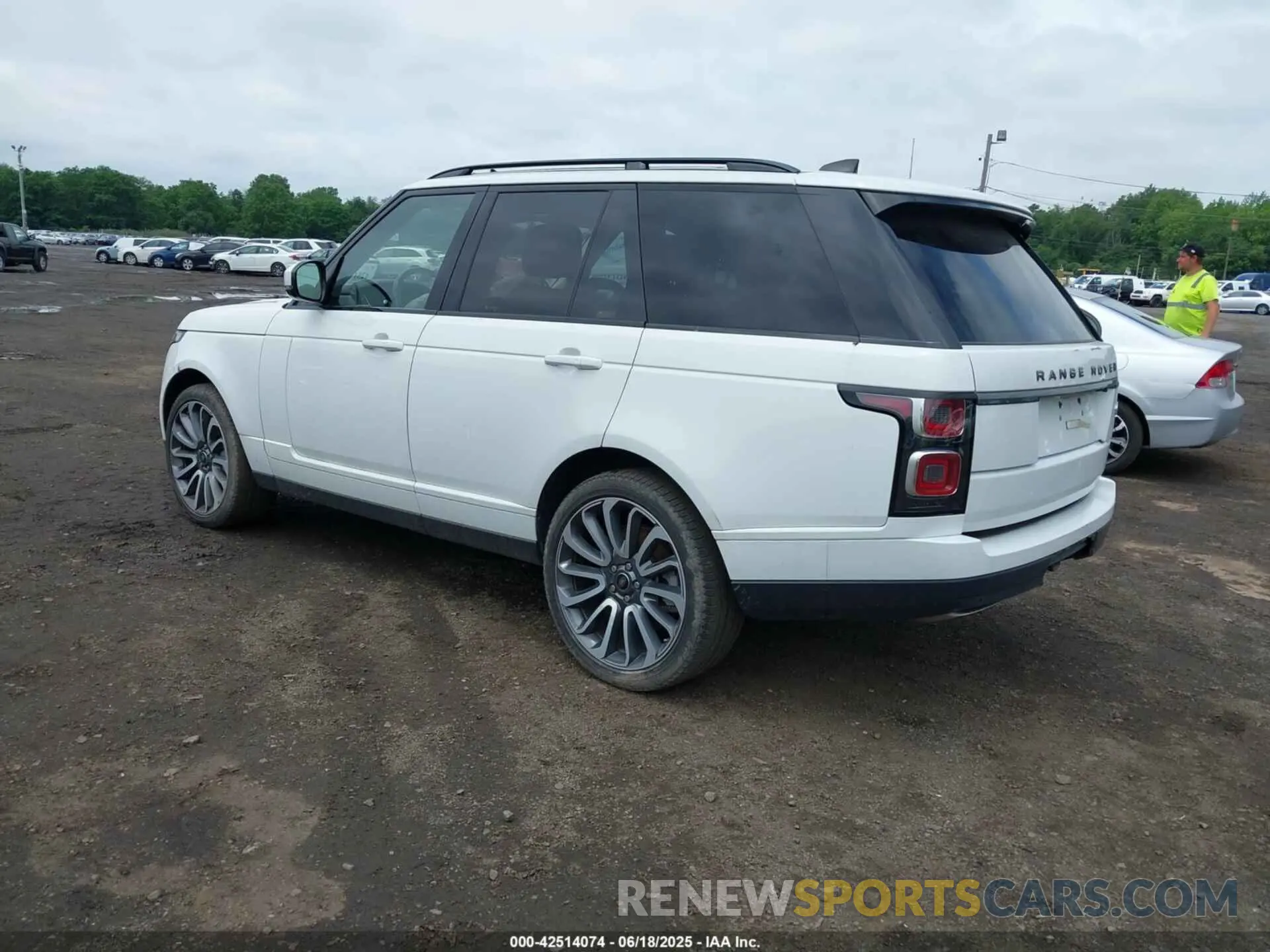 3 Photograph of a damaged car SALGR2SU8LA589502 LAND ROVER RANGE ROVER 2020