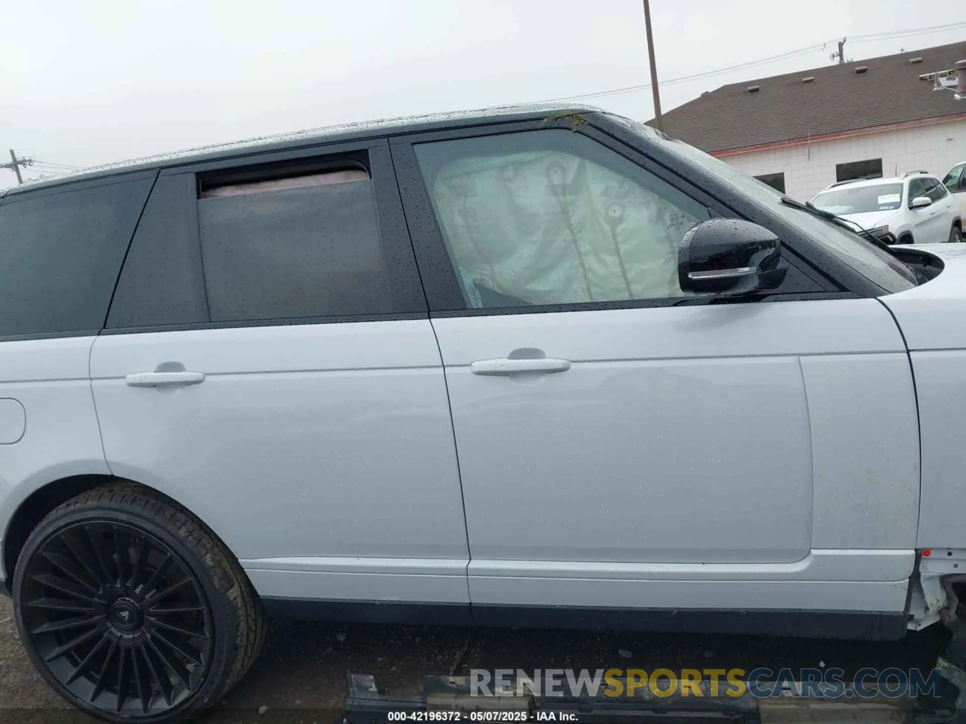 12 Photograph of a damaged car SALGS2RU2LA592177 LAND ROVER RANGE ROVER 2020