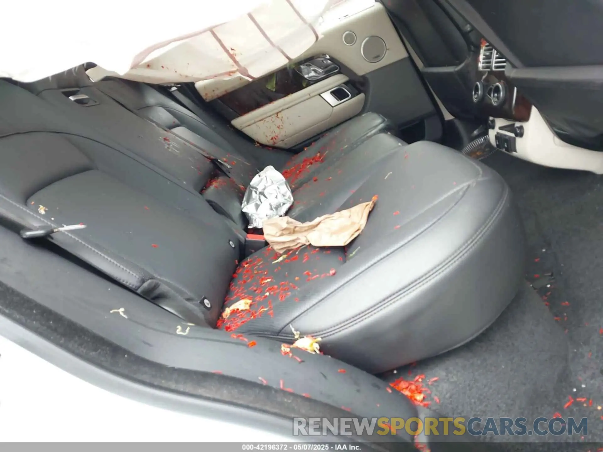 8 Photograph of a damaged car SALGS2RU2LA592177 LAND ROVER RANGE ROVER 2020