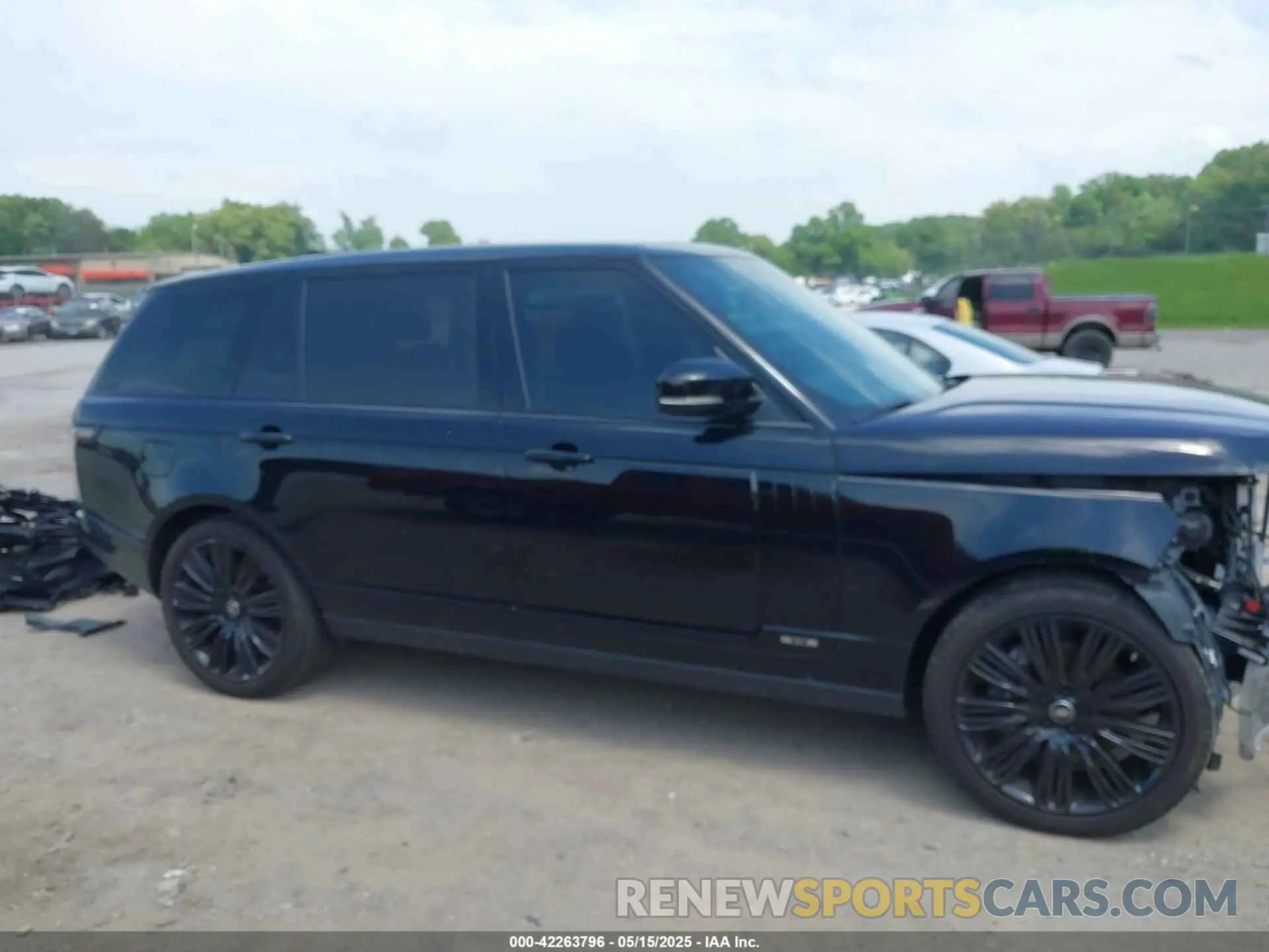 13 Photograph of a damaged car SALGS5SE1LA598279 LAND ROVER RANGE ROVER 2020