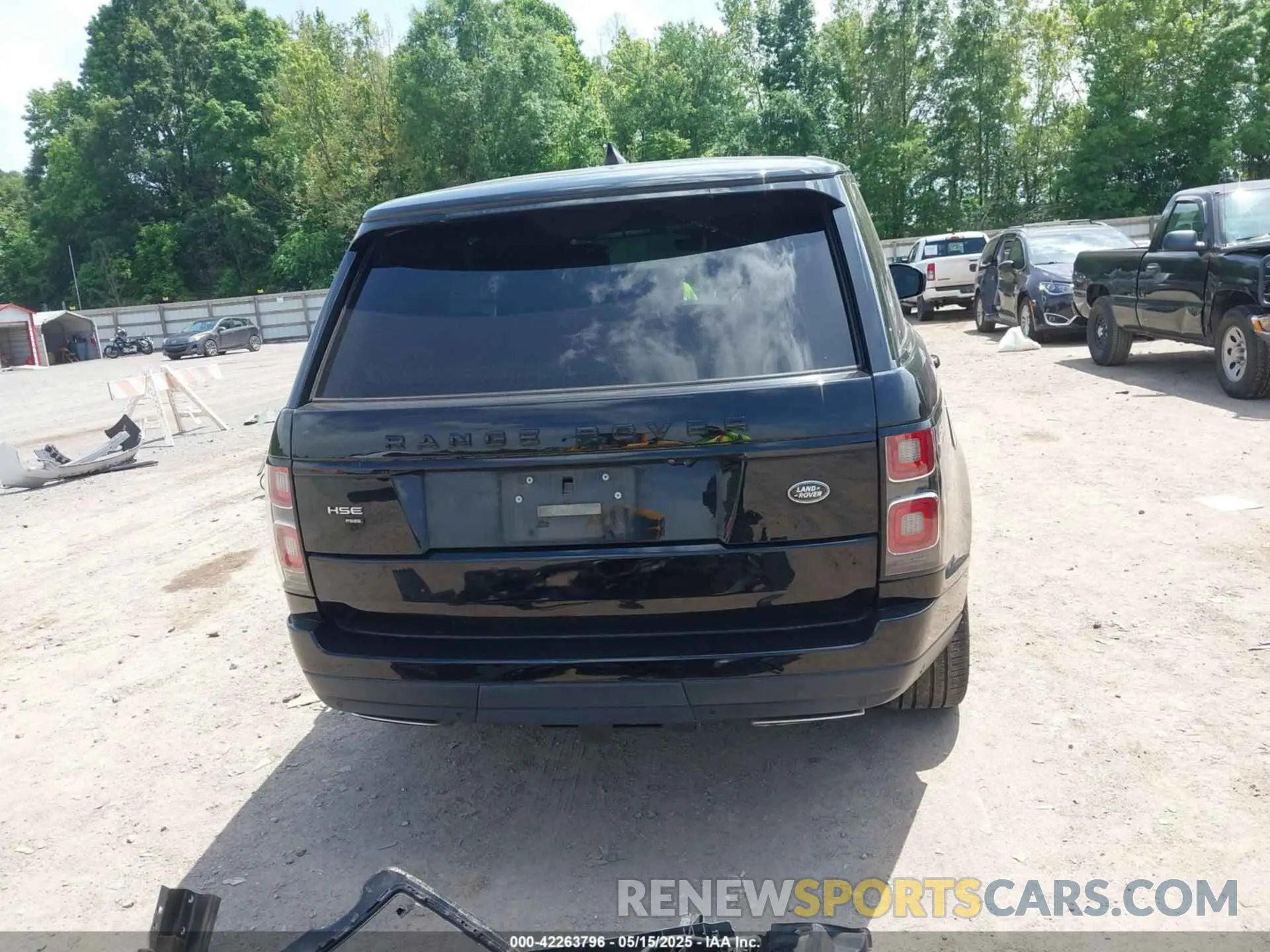 16 Photograph of a damaged car SALGS5SE1LA598279 LAND ROVER RANGE ROVER 2020