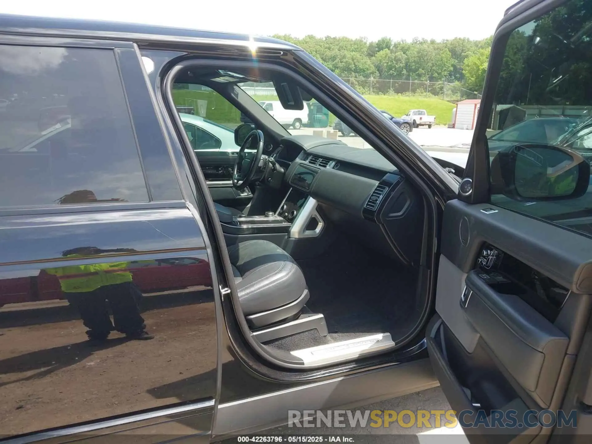 5 Photograph of a damaged car SALGS5SE1LA598279 LAND ROVER RANGE ROVER 2020