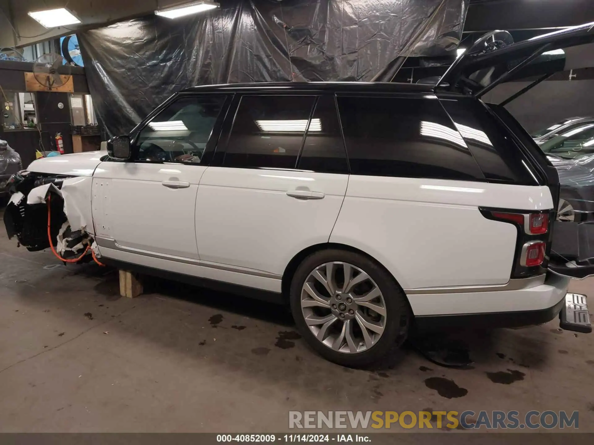 3 Photograph of a damaged car SALGV4RY2LA581928 LAND ROVER RANGE ROVER 2020