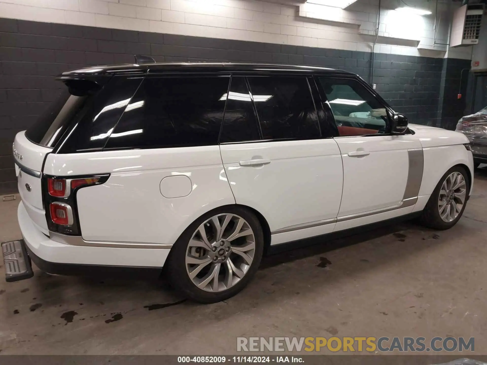 4 Photograph of a damaged car SALGV4RY2LA581928 LAND ROVER RANGE ROVER 2020