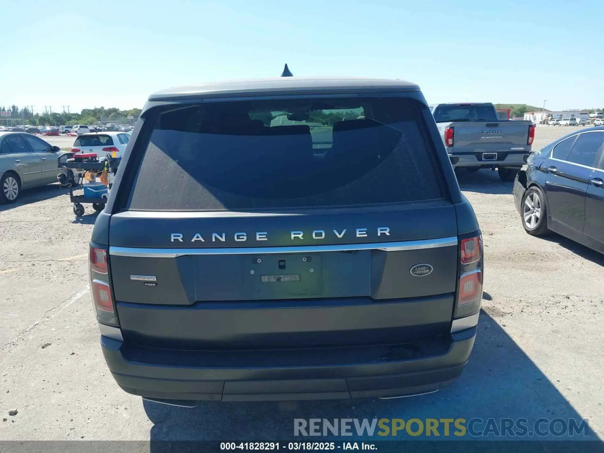 17 Photograph of a damaged car SALGV5SE1LA413848 LAND ROVER RANGE ROVER 2020