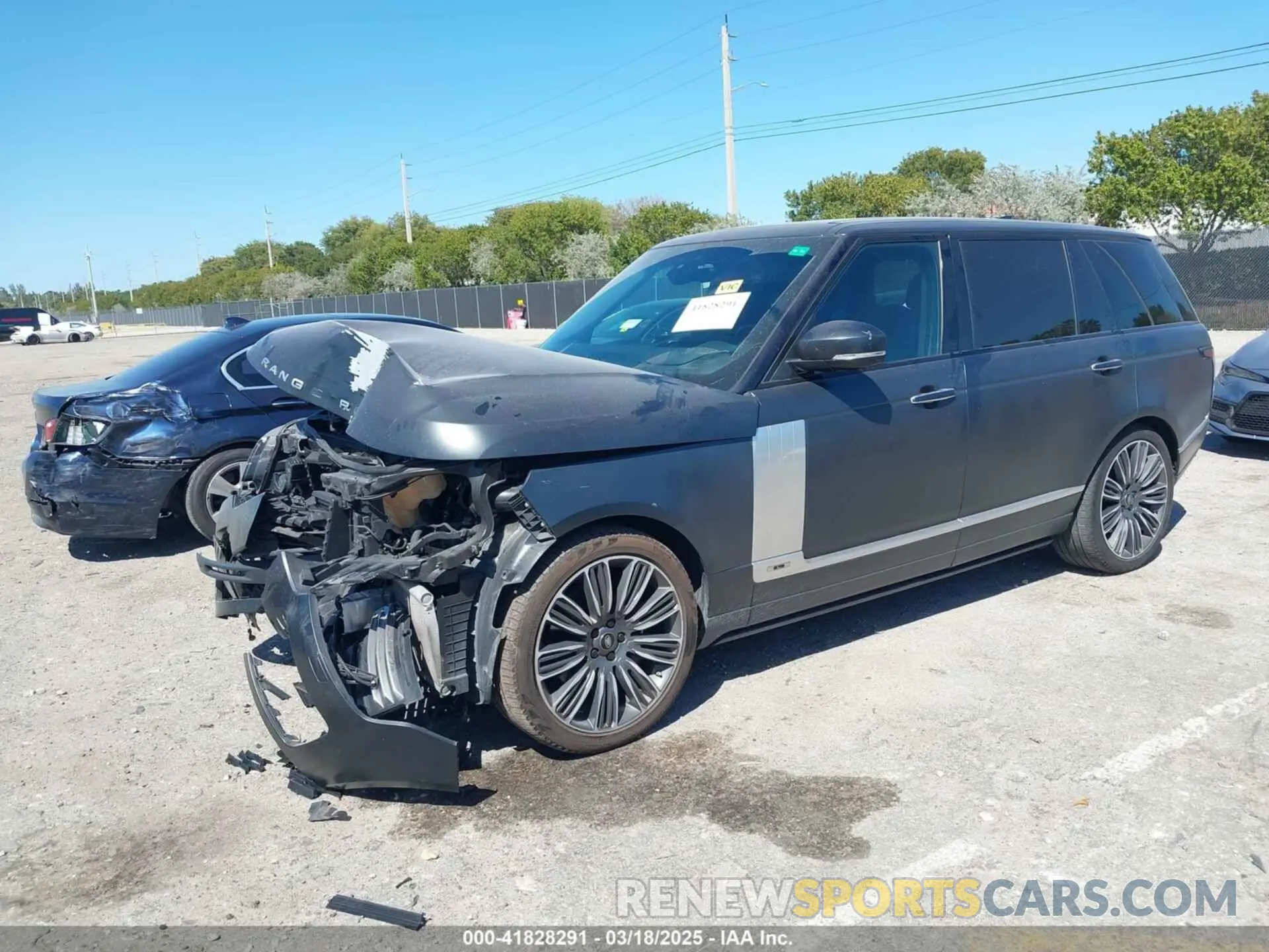 2 Photograph of a damaged car SALGV5SE1LA413848 LAND ROVER RANGE ROVER 2020