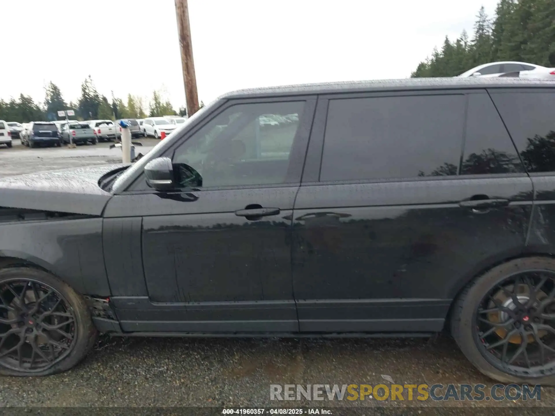 13 Photograph of a damaged car SALGV5SE6LA403929 LAND ROVER RANGE ROVER 2020
