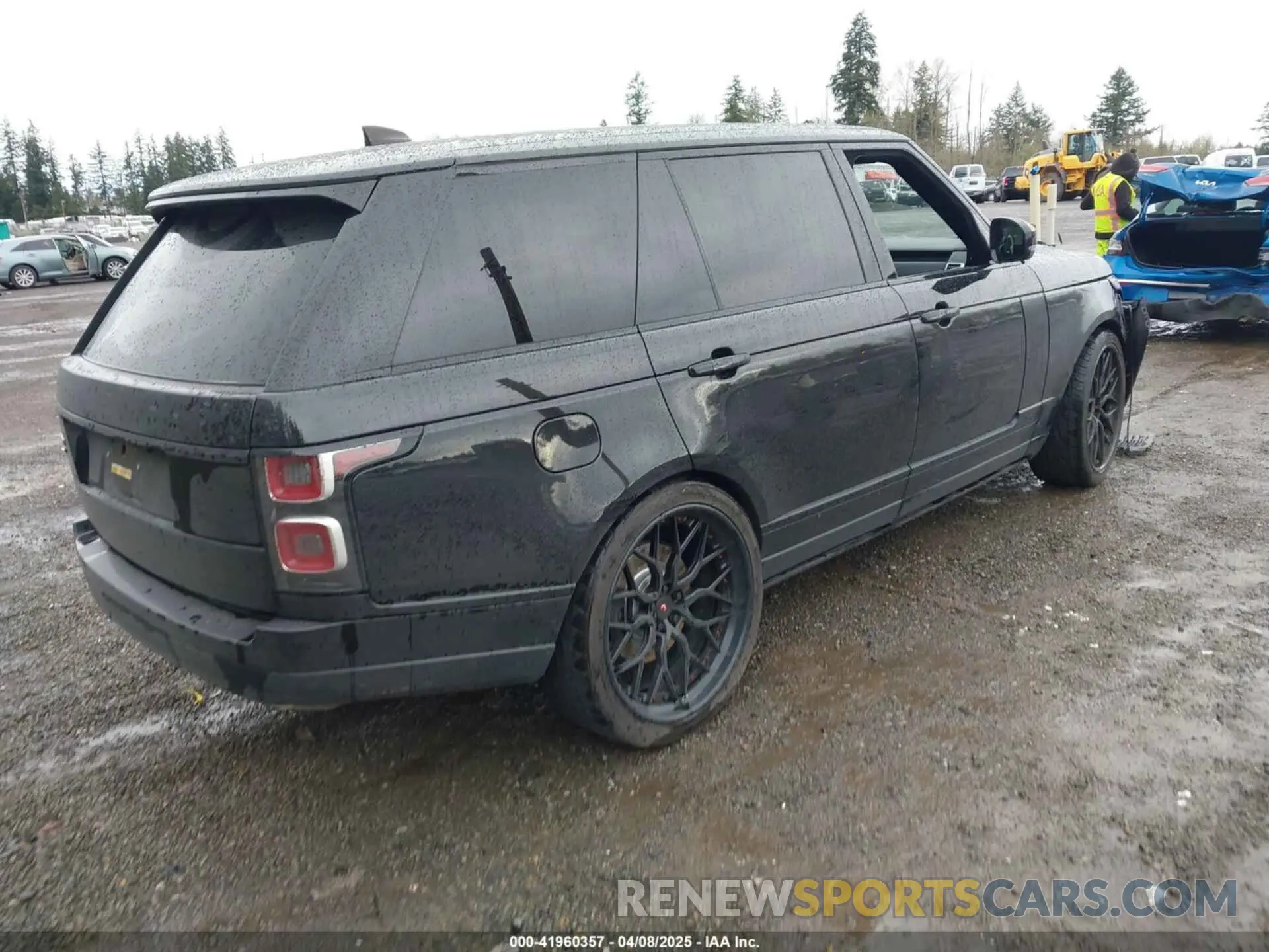 4 Photograph of a damaged car SALGV5SE6LA403929 LAND ROVER RANGE ROVER 2020