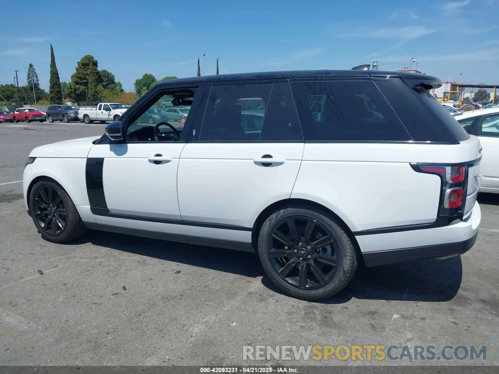 14 Photograph of a damaged car SALGS2RUXMA446580 LAND ROVER RANGE ROVER 2021