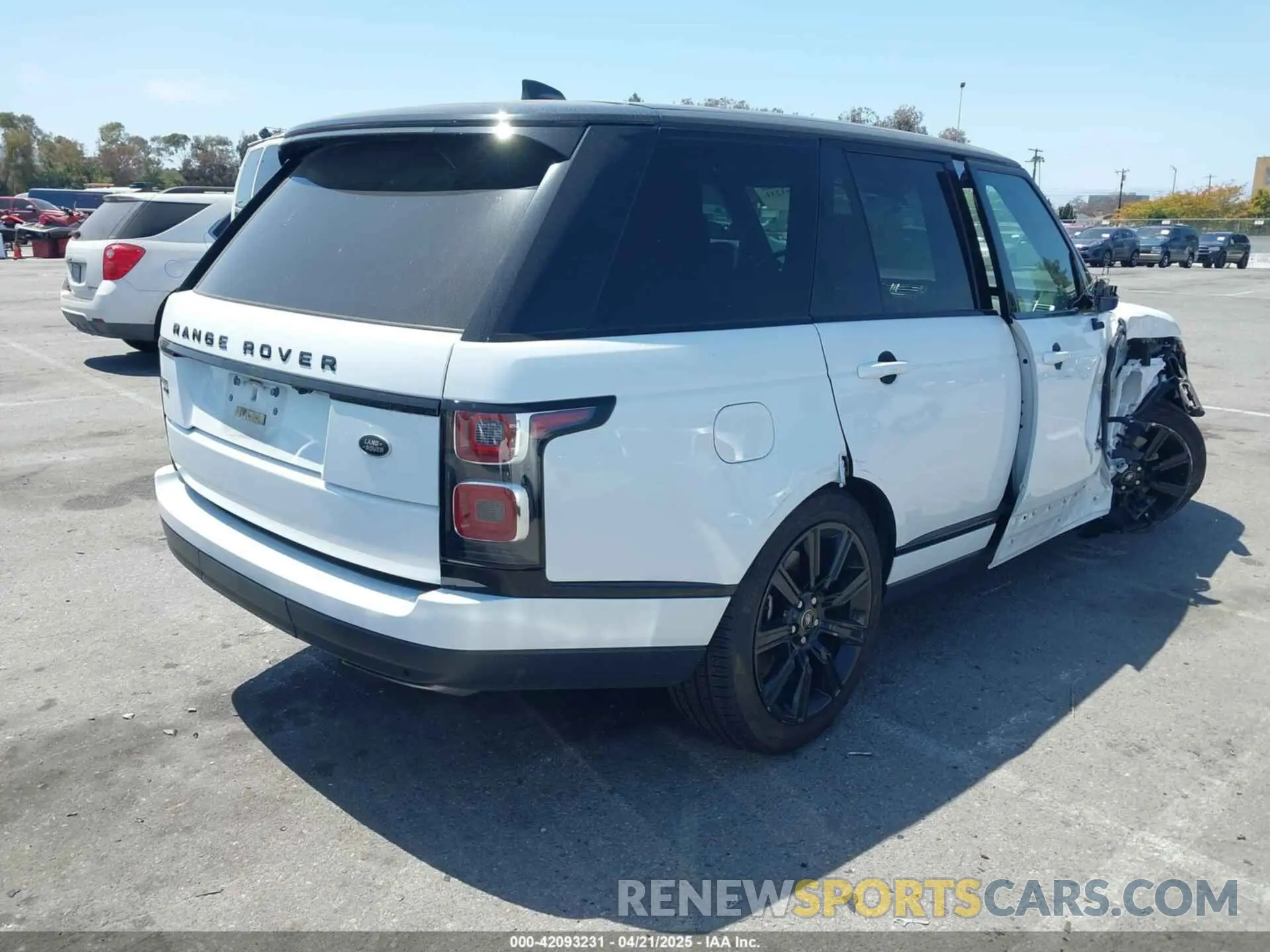 4 Photograph of a damaged car SALGS2RUXMA446580 LAND ROVER RANGE ROVER 2021